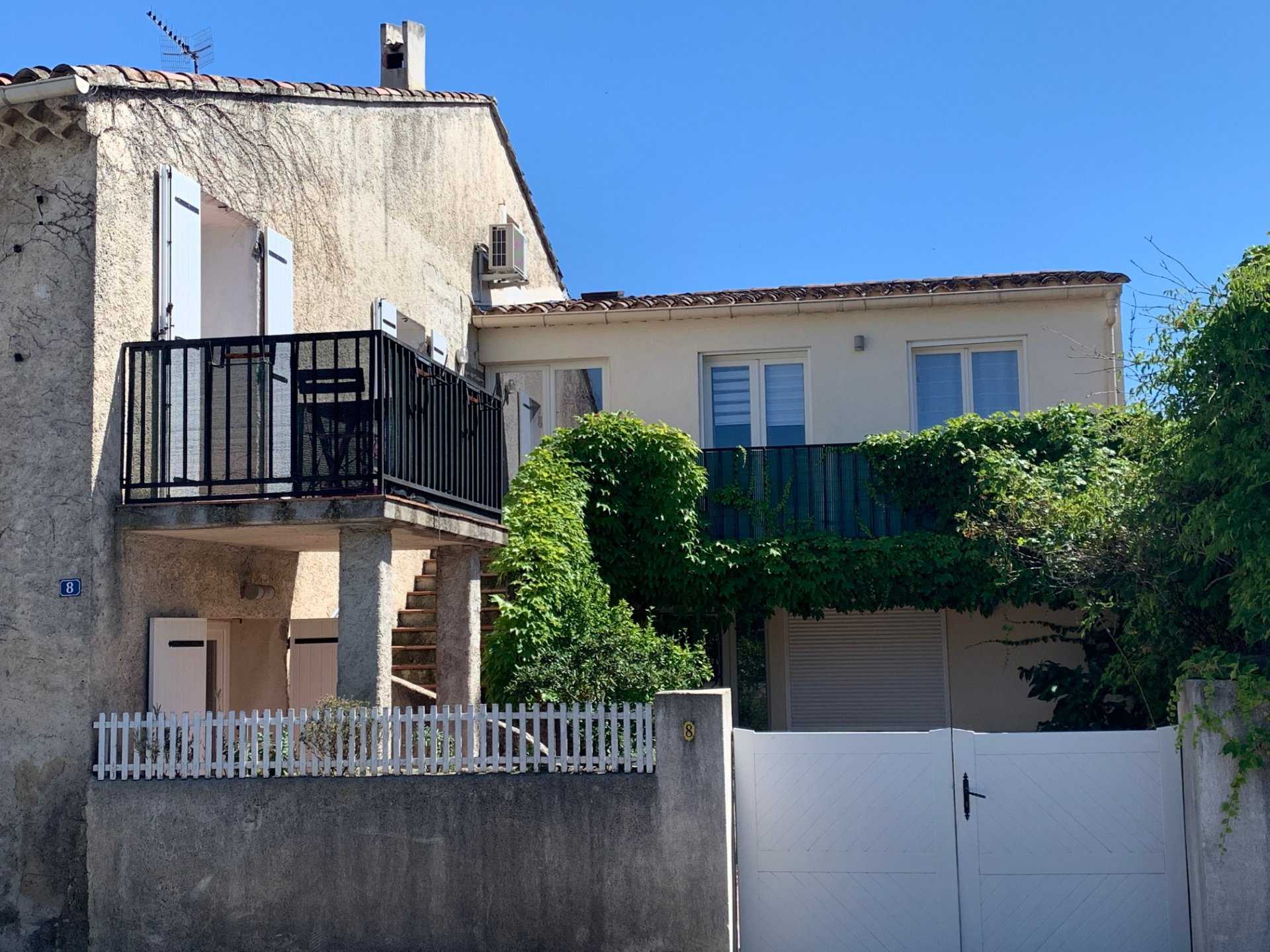 rumah dalam Gareoult, Provence-Alpes-Cote d'Azur 10815239