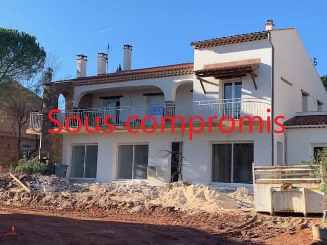Condominium in Sainte-Anastasie-sur-Issole, Provence-Alpes-Côte d'Azur 10815244