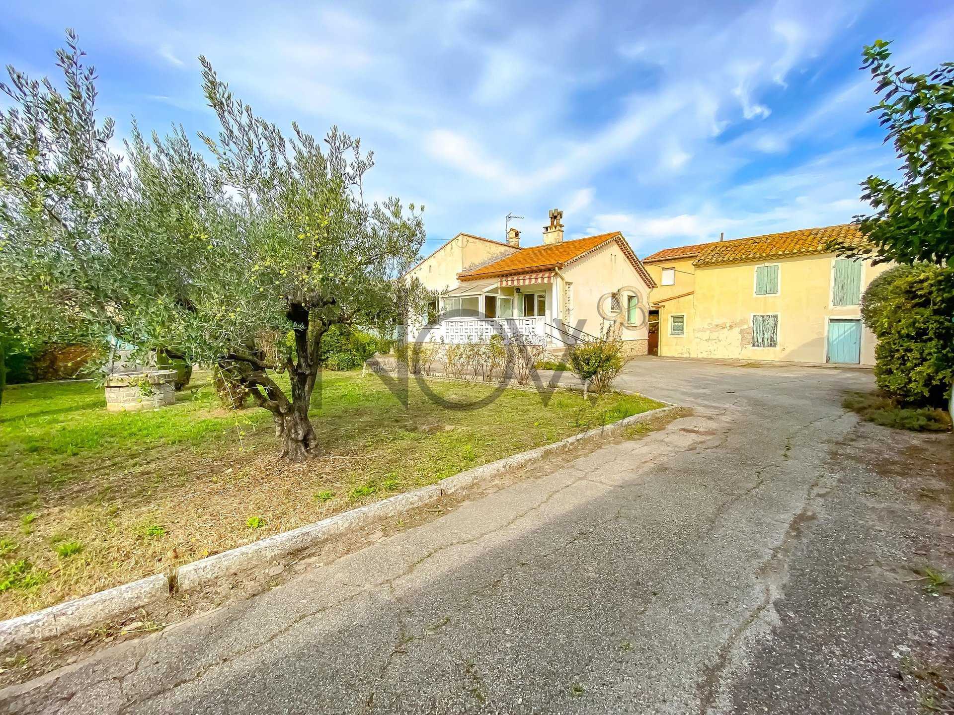 House in Cavaillon, Provence-Alpes-Cote d'Azur 10815245