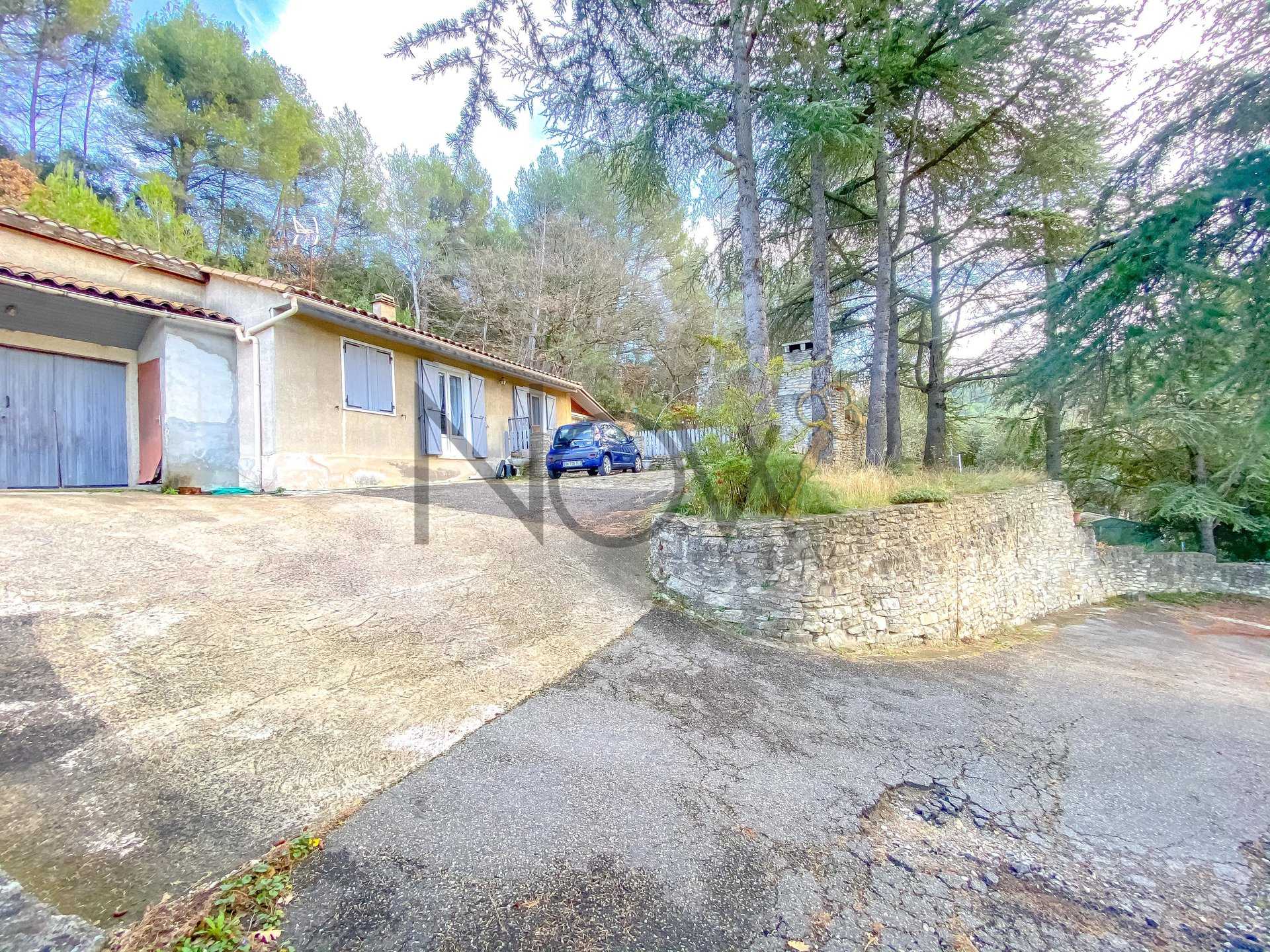 House in Menerbes, Provence-Alpes-Cote d'Azur 10815250
