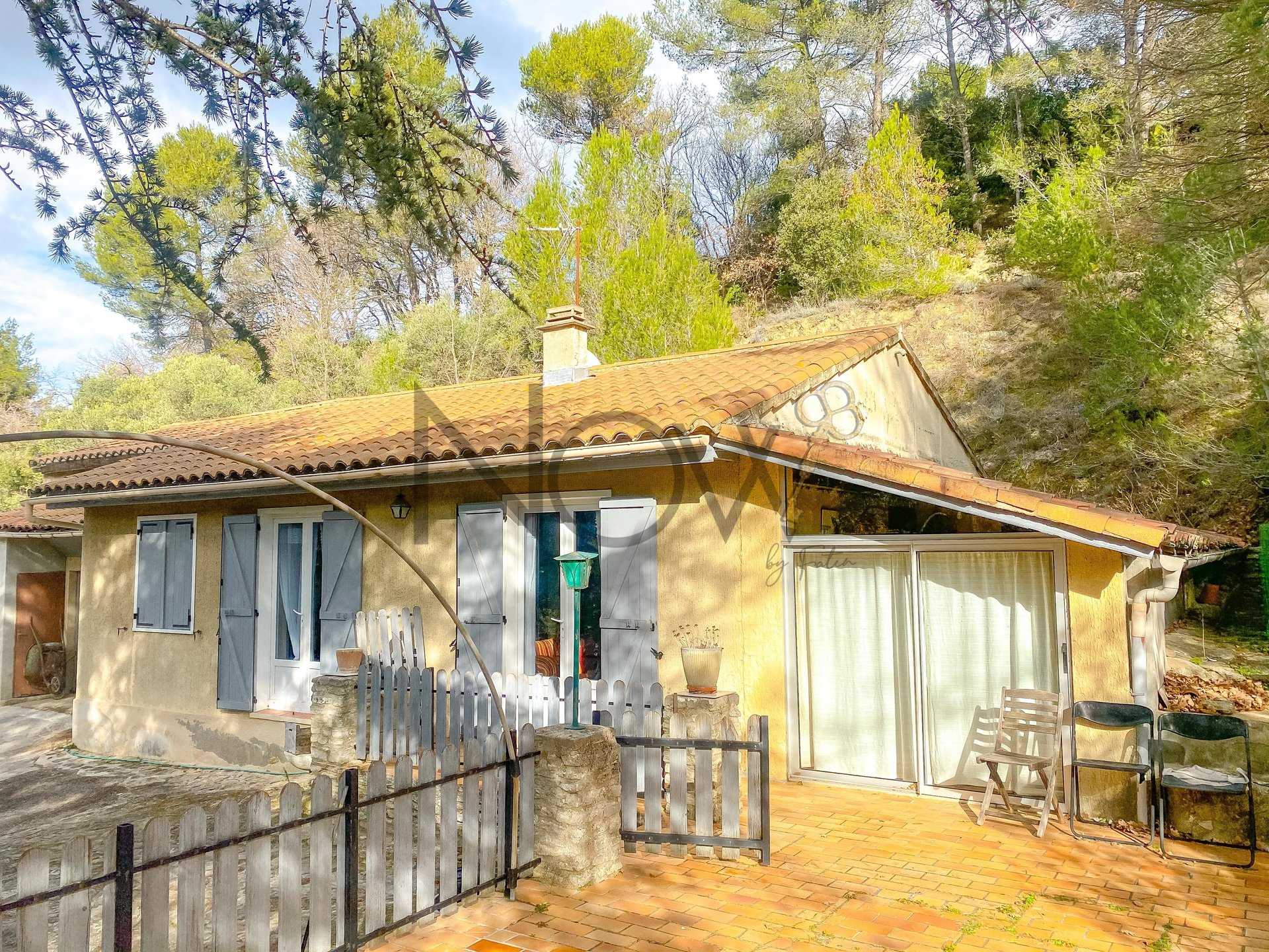Huis in Menerbes, Provence-Alpes-Côte d'Azur 10815250