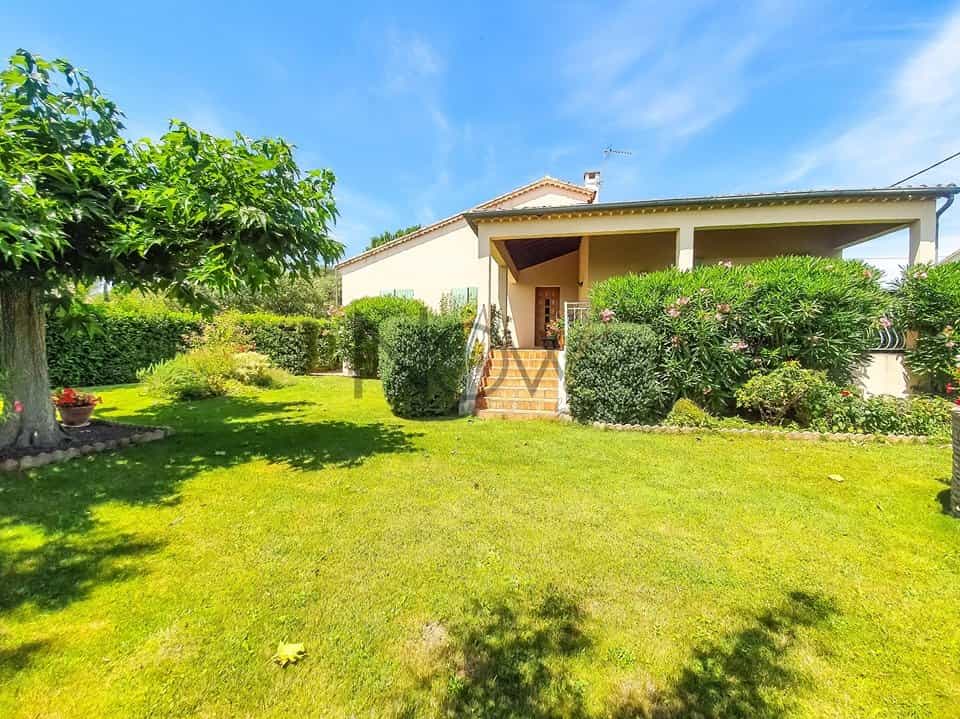 House in Sorgues, Provence-Alpes-Cote d'Azur 10815257