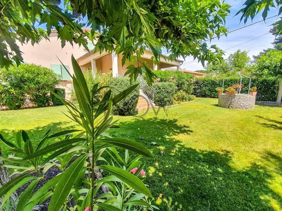 House in Sorgues, Provence-Alpes-Cote d'Azur 10815257