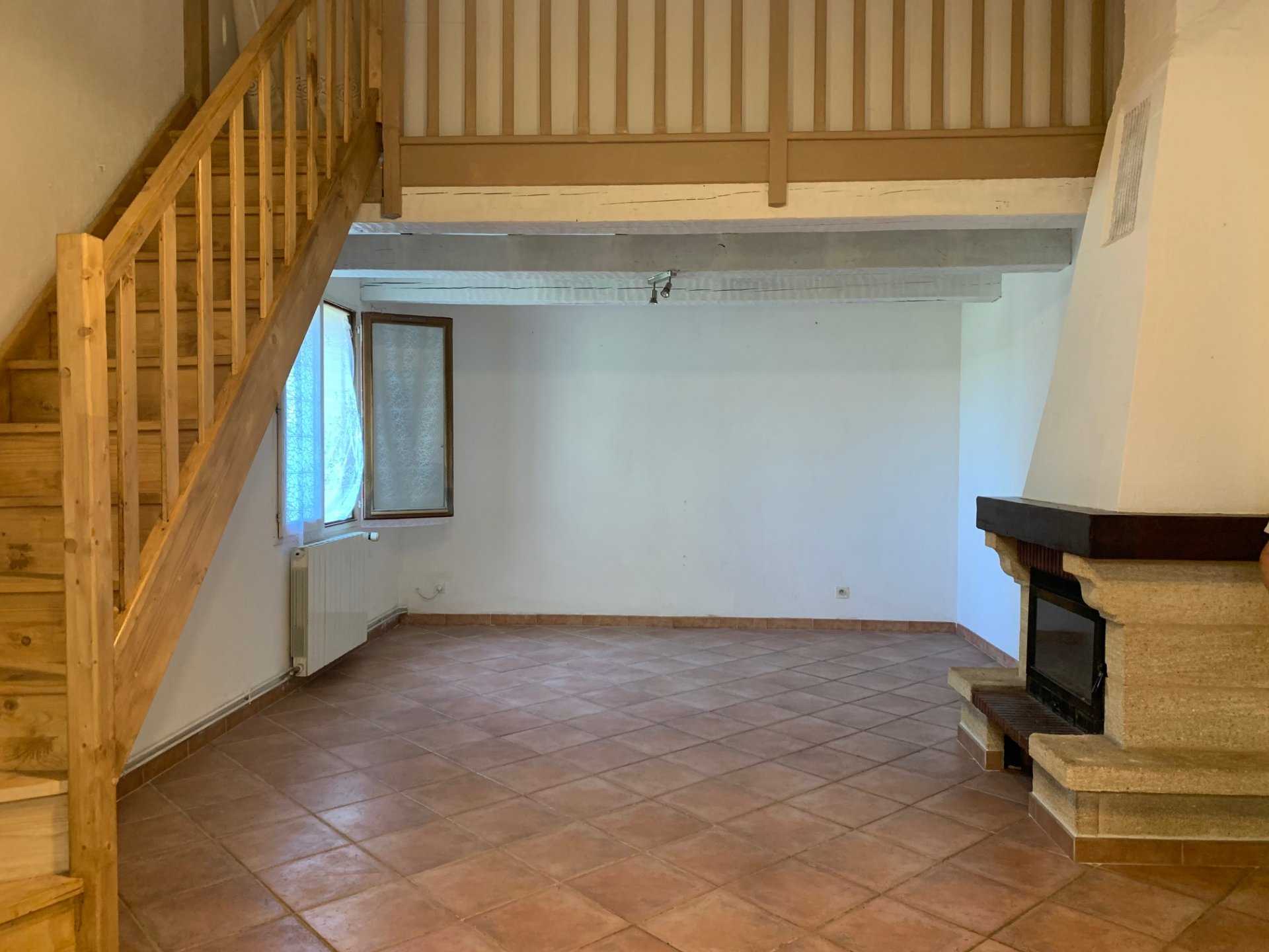 House in Besse-sur-Issole, Provence-Alpes-Cote d'Azur 10815292