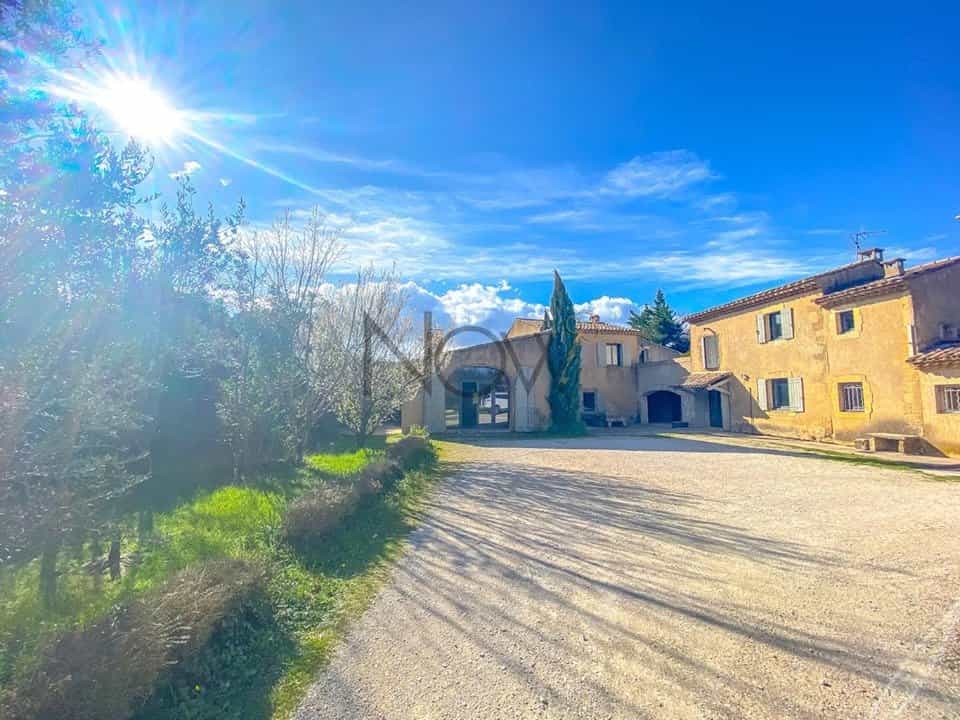 Huis in Cavaillon, Provence-Alpes-Côte d'Azur 10815298