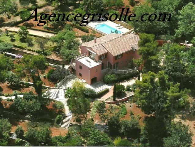 Rumah di La Roquebrussanne, Provence-Alpes-Cote d'Azur 10815301