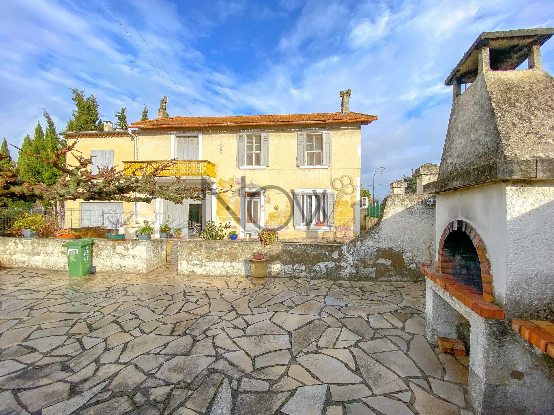Hus i Eyragues, Provence-Alpes-Cote d'Azur 10815327