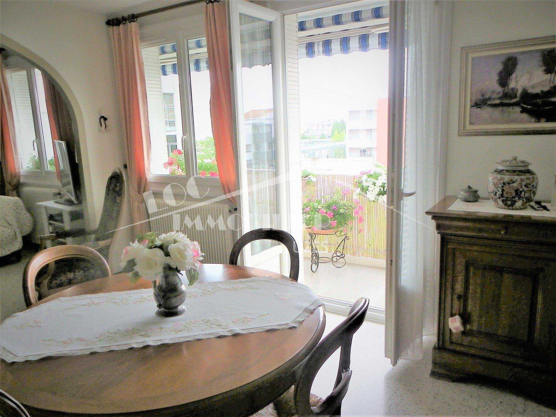 Condominium in Nimes, Occitanie 10815329