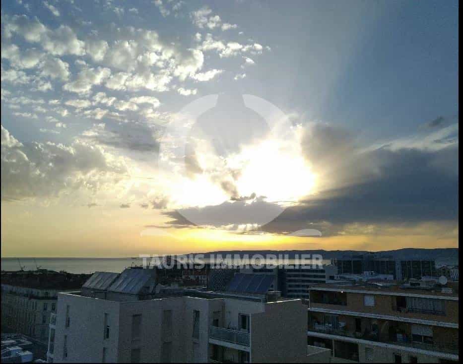 Condominium in Marseille, Provence-Alpes-Cote d'Azur 10815339