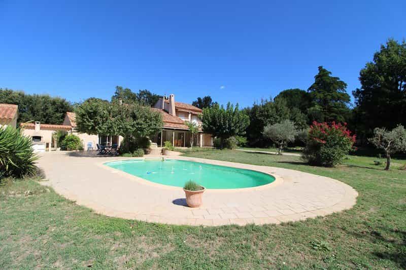House in Neoules, Provence-Alpes-Cote d'Azur 10815341
