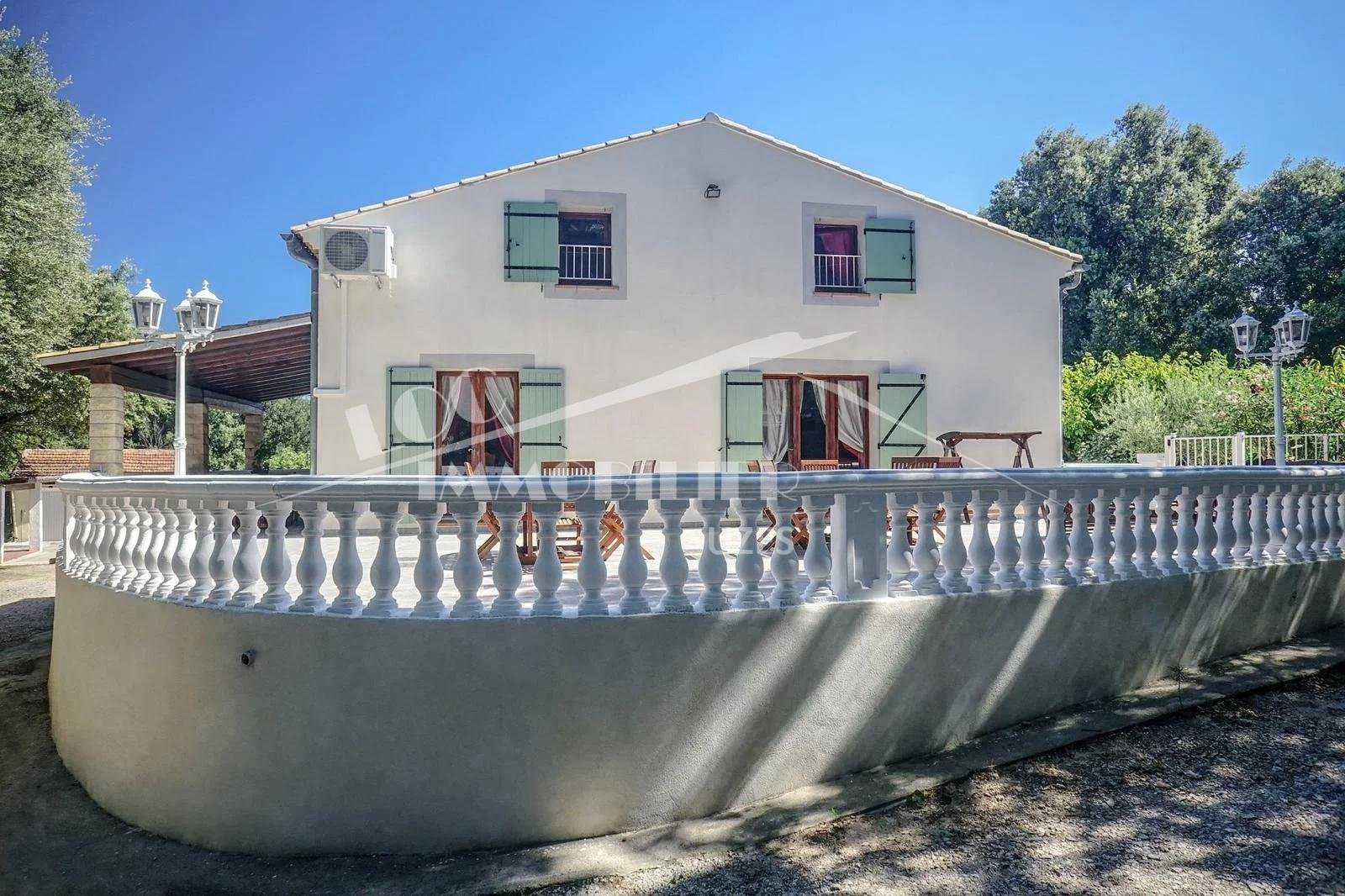 Rumah di Collias, Gard 10815349