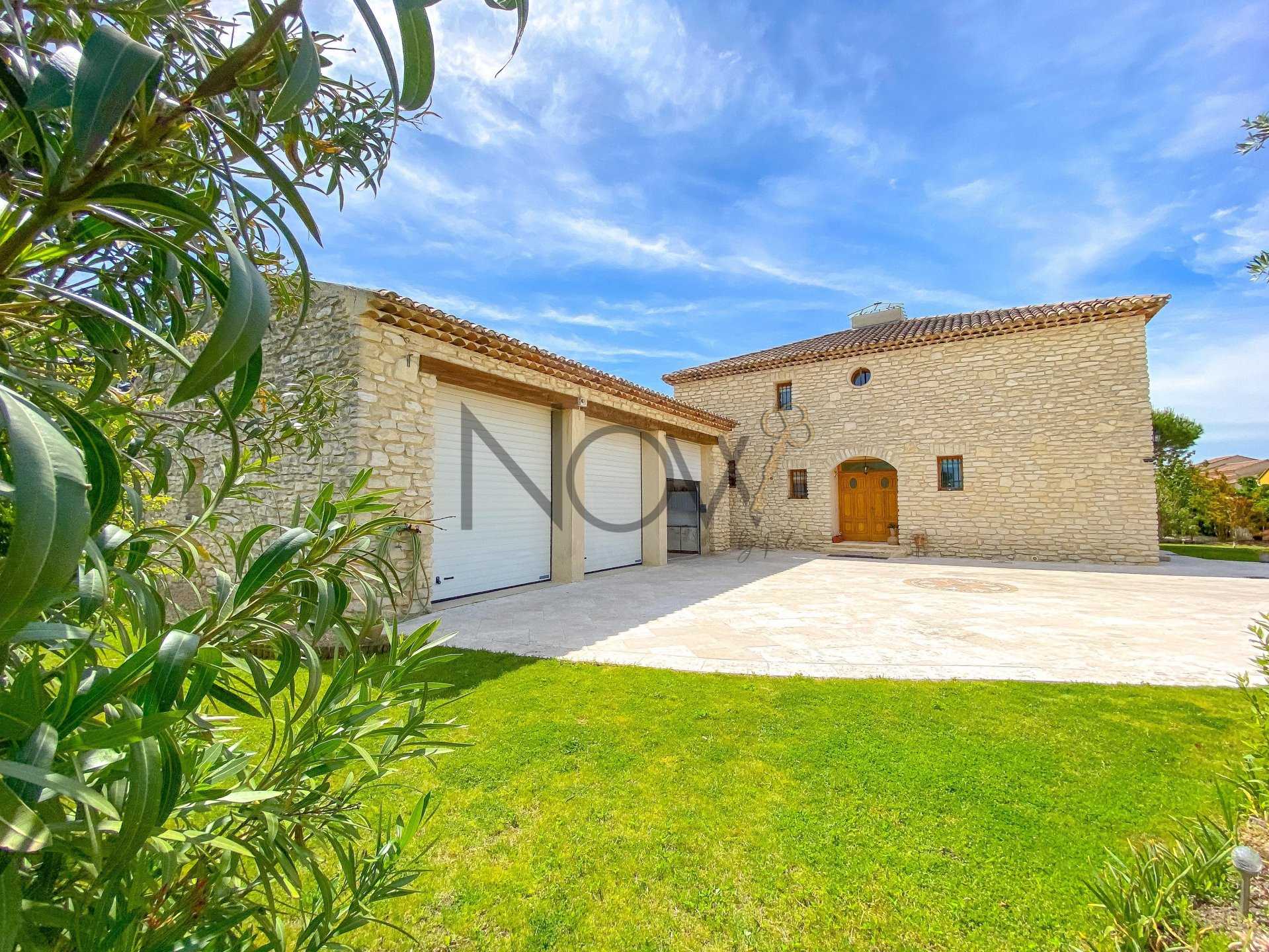 房子 在 Cavaillon, Provence-Alpes-Cote d'Azur 10815360