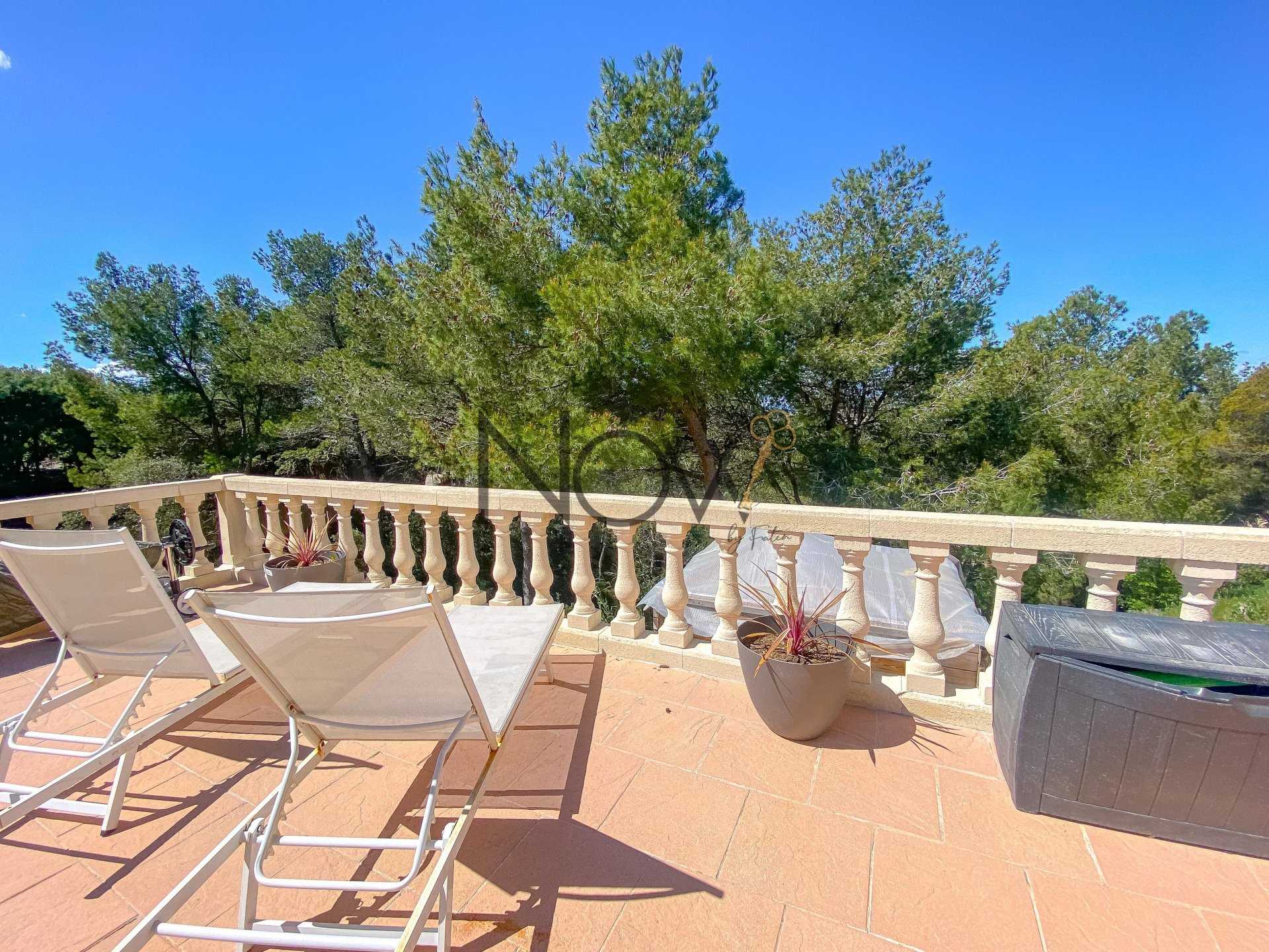 House in Taillades, Provence-Alpes-Cote d'Azur 10815376