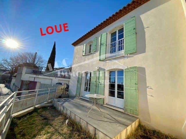 بيت في Uchaud, Occitanie 10815394
