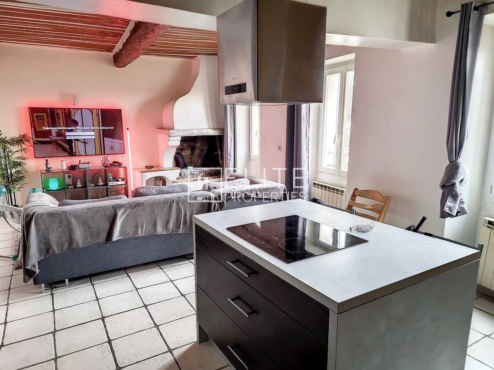 Condominium in Grasse, Provence-Alpes-Cote d'Azur 10815445