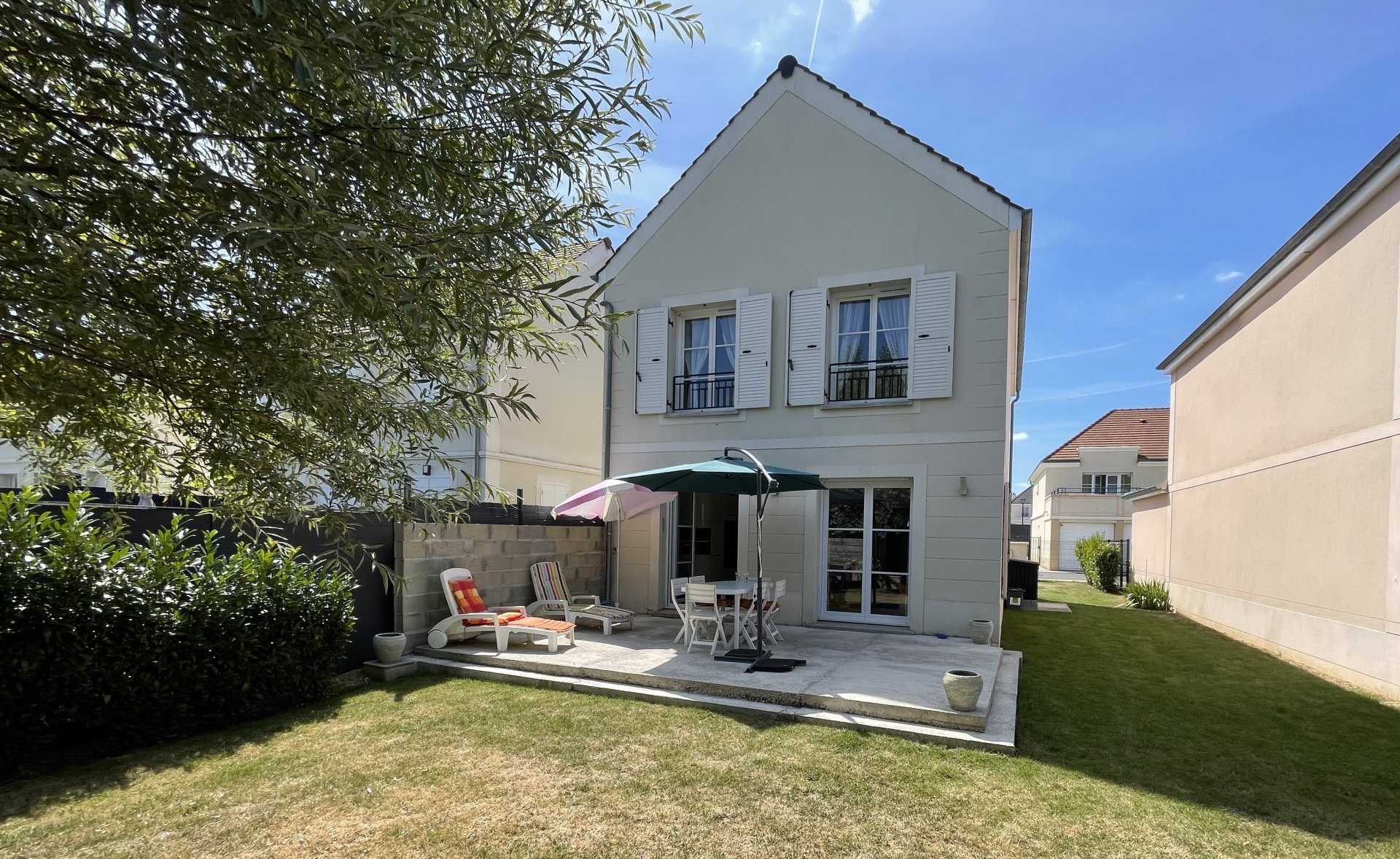 House in Montevrain, Ile-de-France 10815475