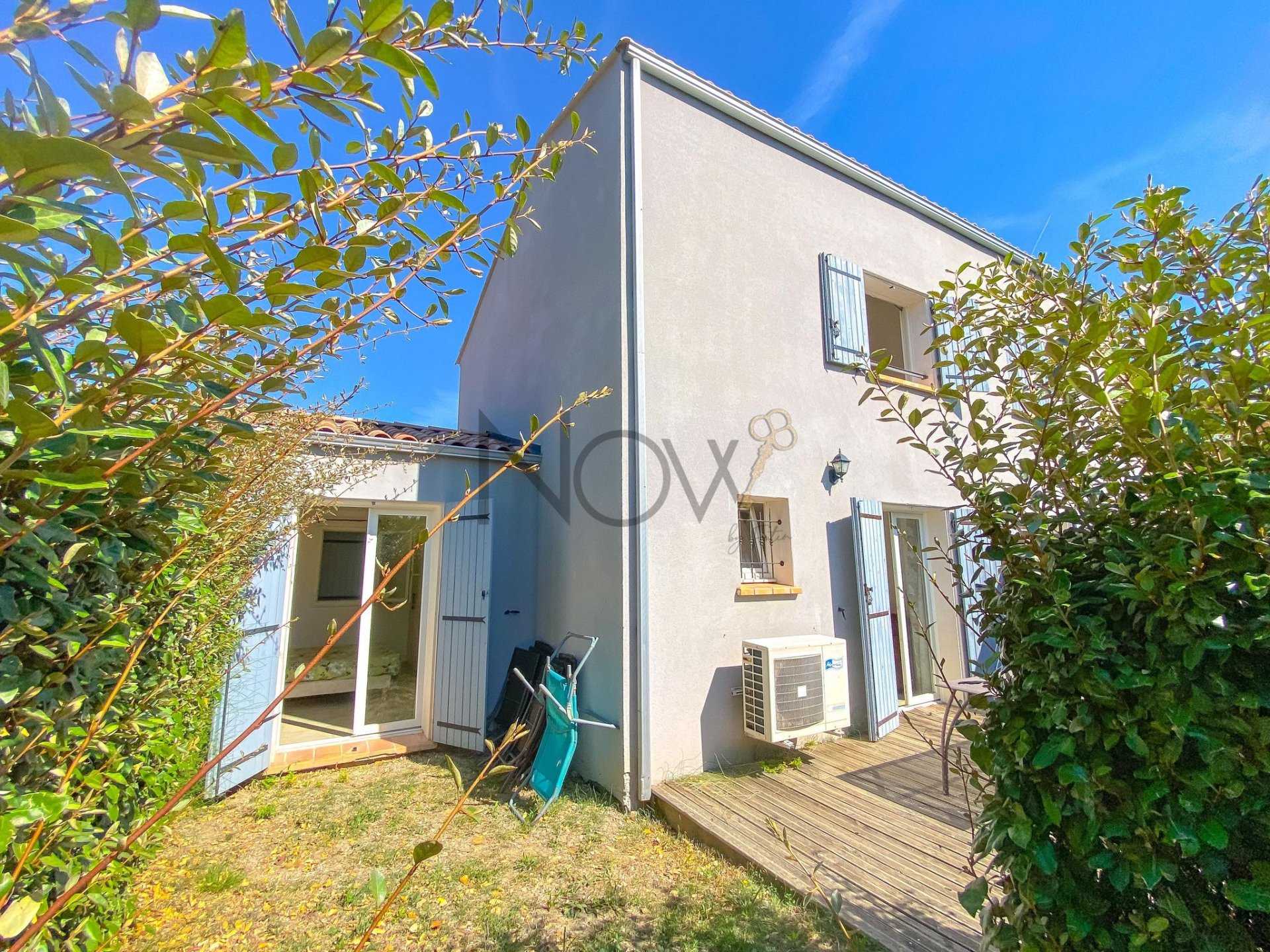 casa no L'Isle-sur-la-Sorgue, Provença-Alpes-Costa Azul 10815476