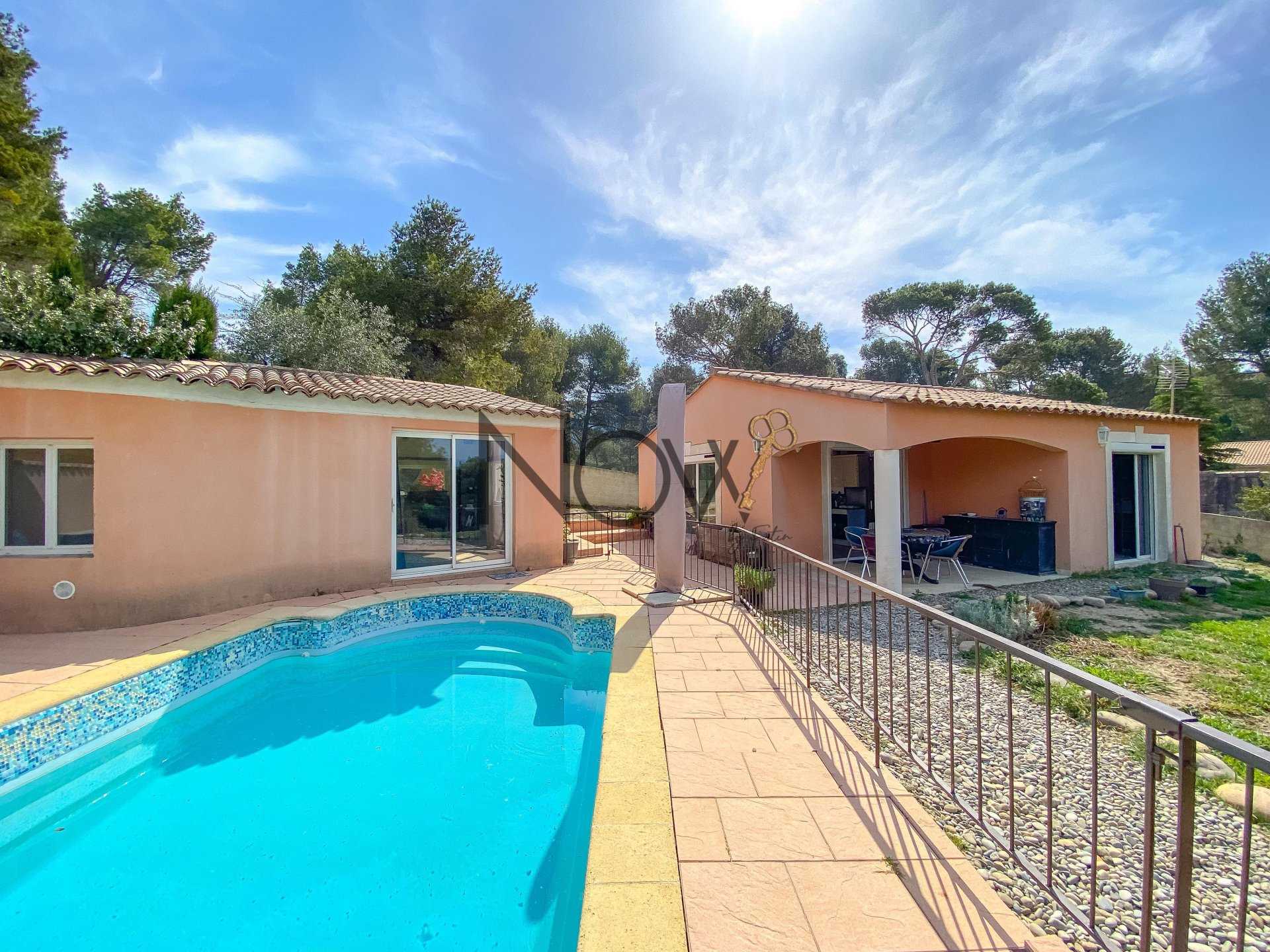 House in Taillades, Provence-Alpes-Cote d'Azur 10815480