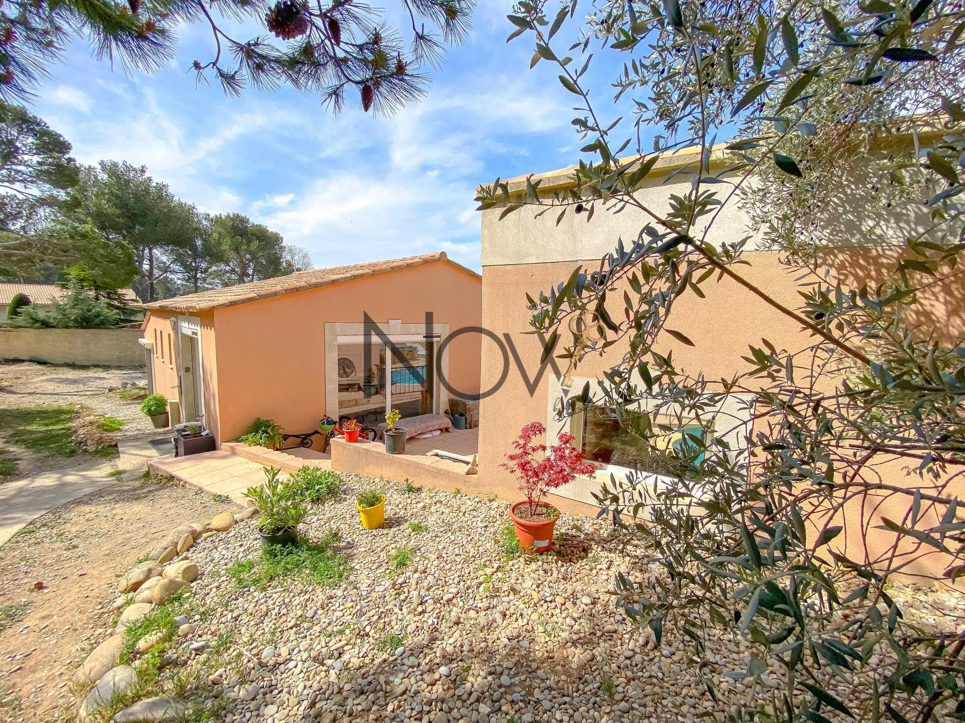 House in Taillades, Provence-Alpes-Cote d'Azur 10815480