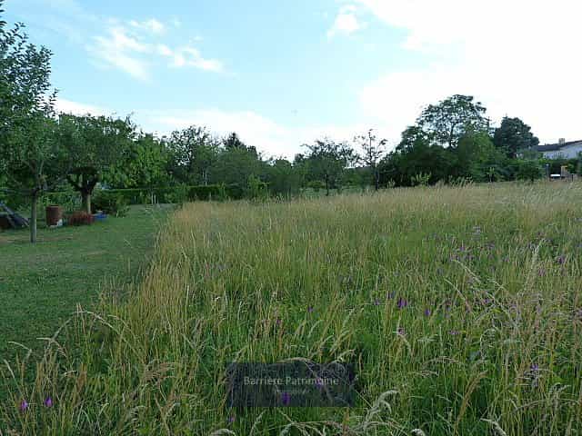 Land in Curtil-sous-Buffieres, Bourgogne-Franche-Comte 10815527