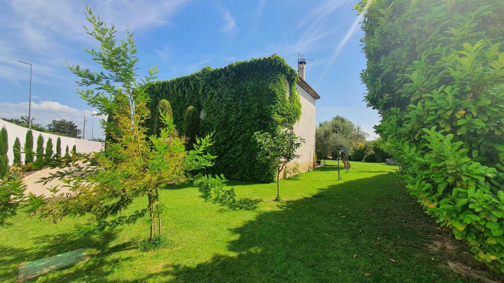 Rumah di Villelaure, Provence-Alpes-Cote d'Azur 10815582