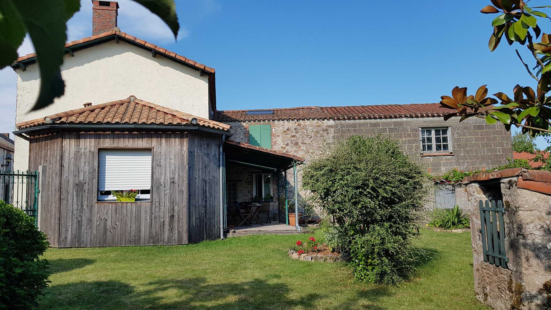 بيت في La Chaize-le-Vicomte, Vendée 10815682