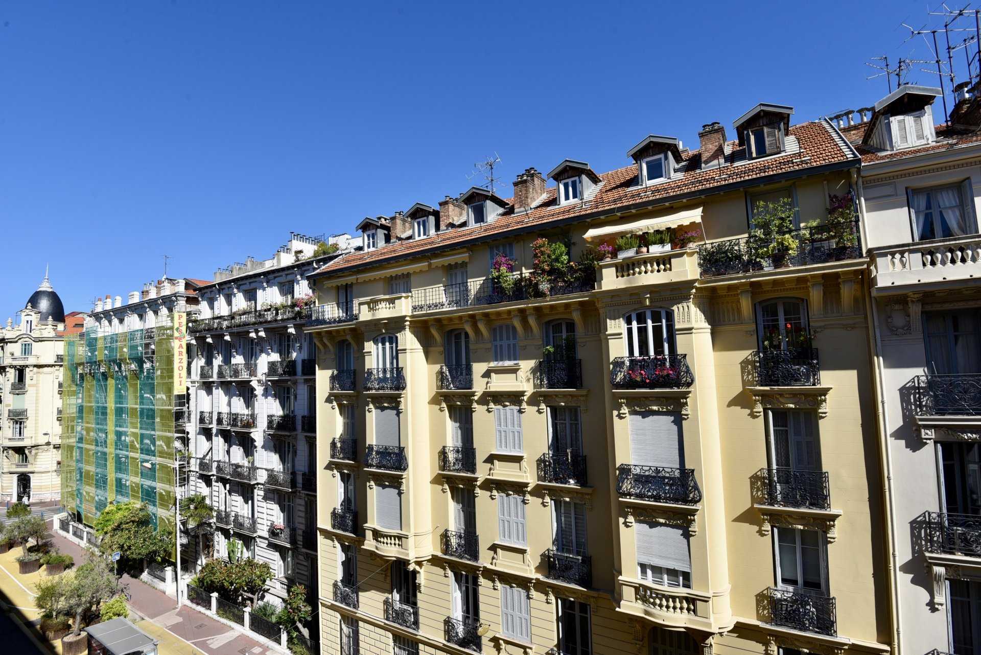 Condominium in Nice, Alpes-Maritimes 10815882
