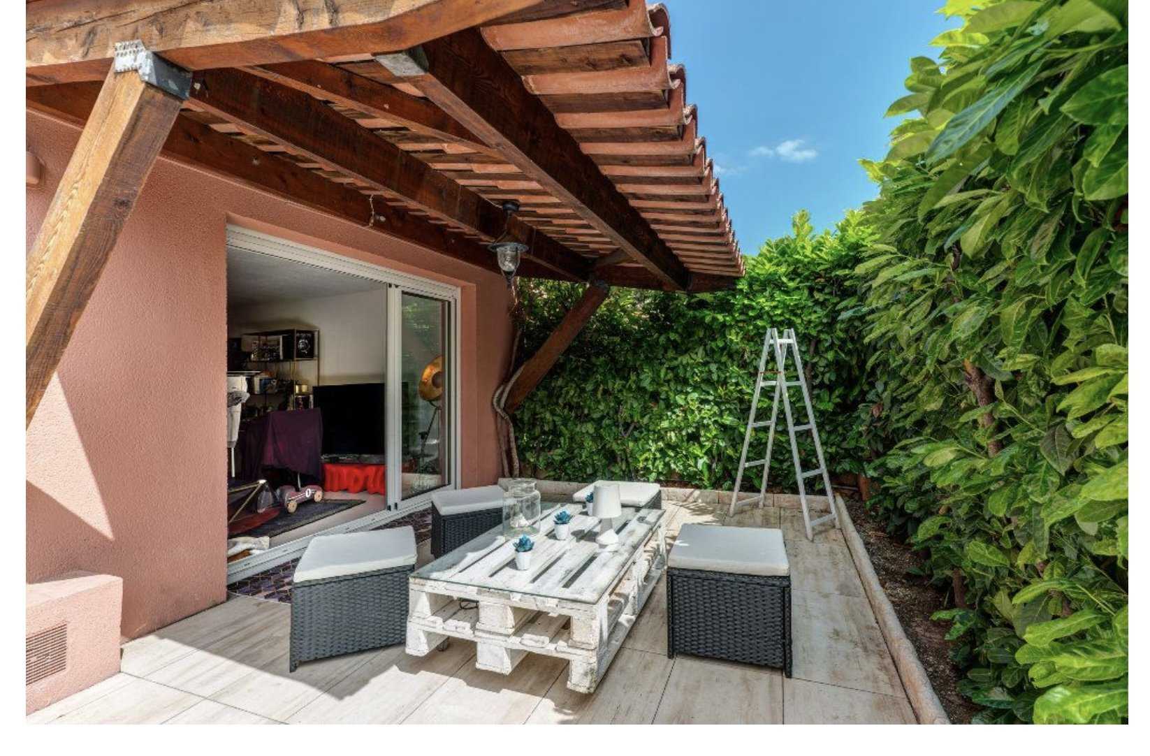 Condominium in Sainte-Helene, Provence-Alpes-Cote d'Azur 10815902