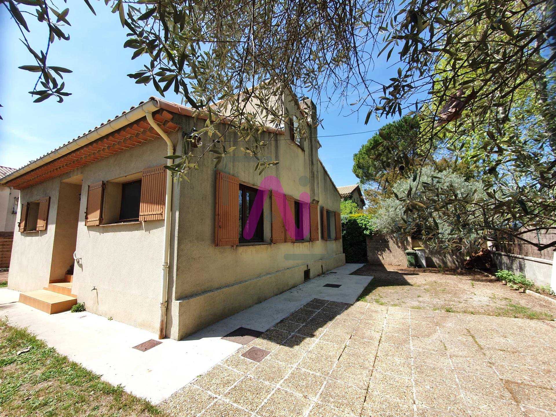 σπίτι σε Luynes, Provence-Alpes-Cote d'Azur 10815964