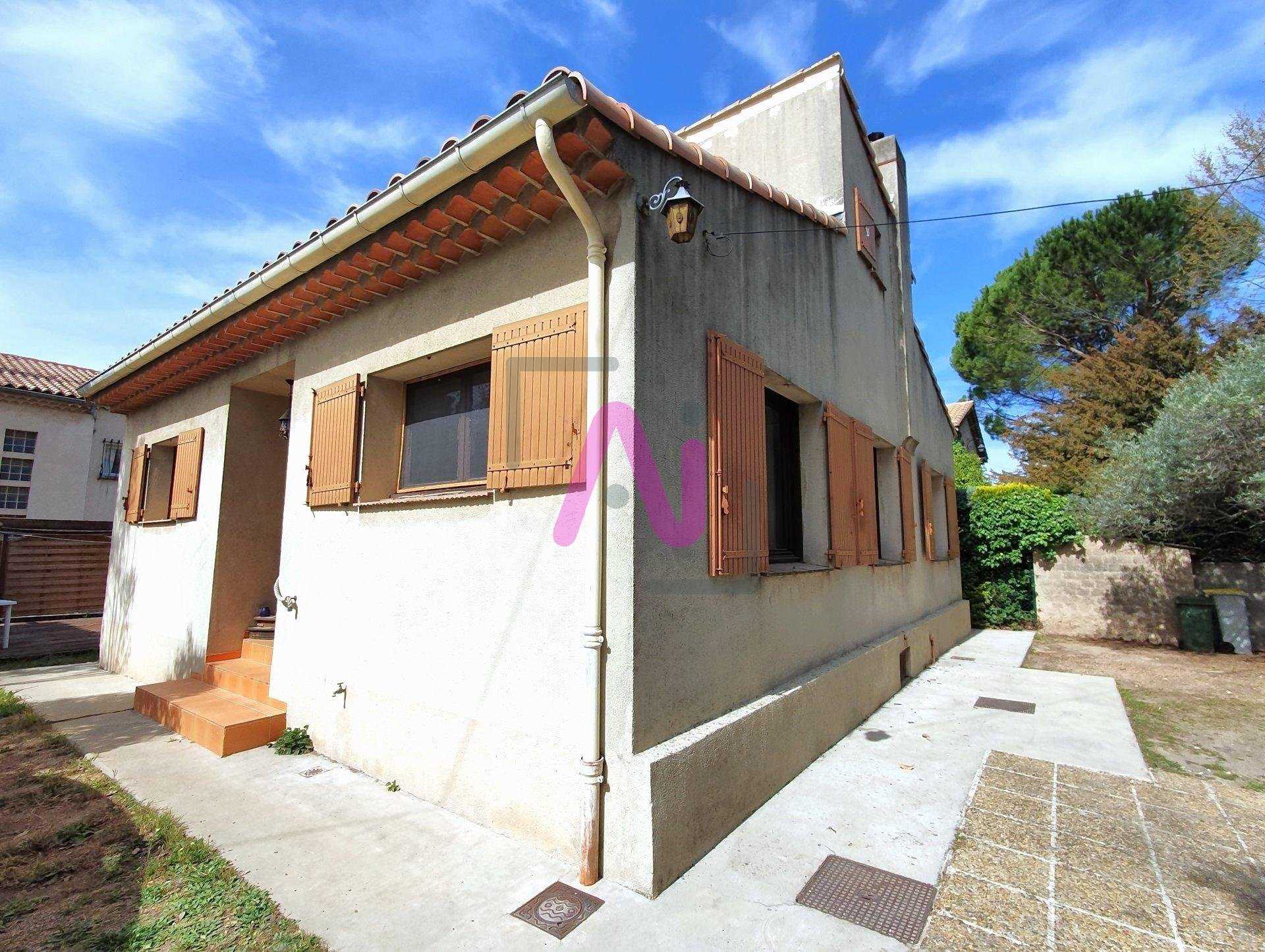 σπίτι σε Luynes, Provence-Alpes-Cote d'Azur 10815976