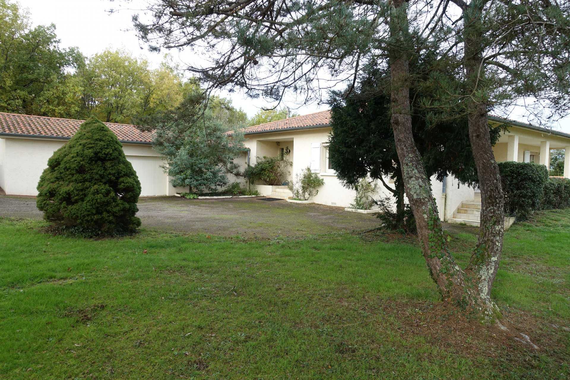 بيت في Pavie, Occitanie 10816055