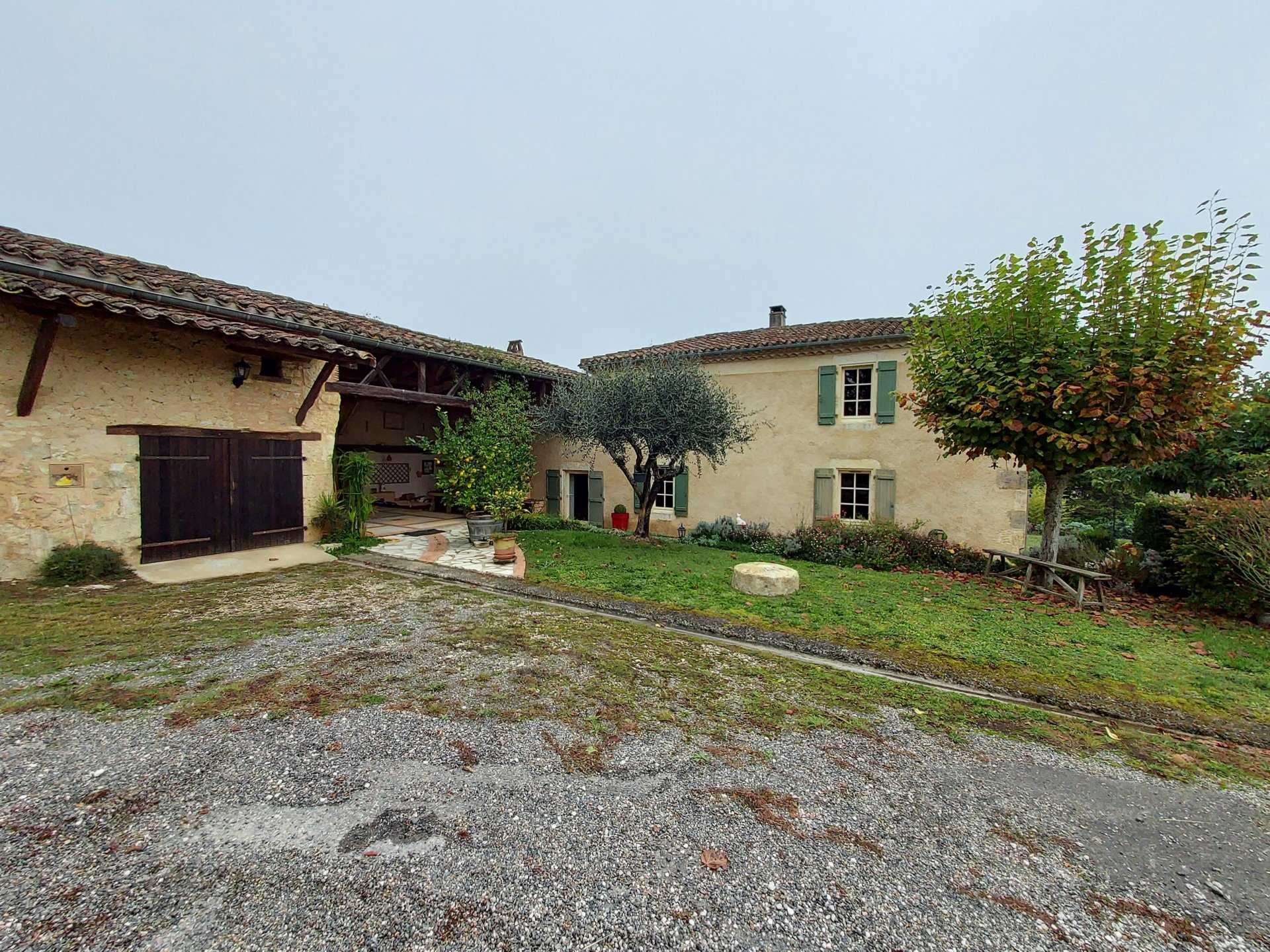 жилой дом в Peyrusse-Massas, Gers 10816088