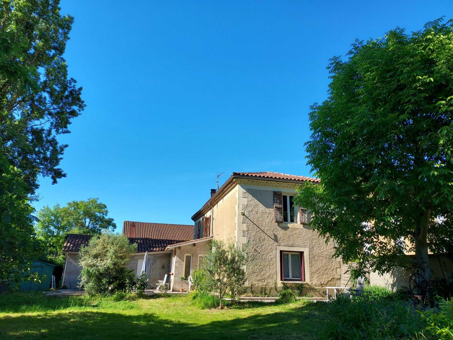 Casas Múltiplas no Ai, Occitânia 10816116