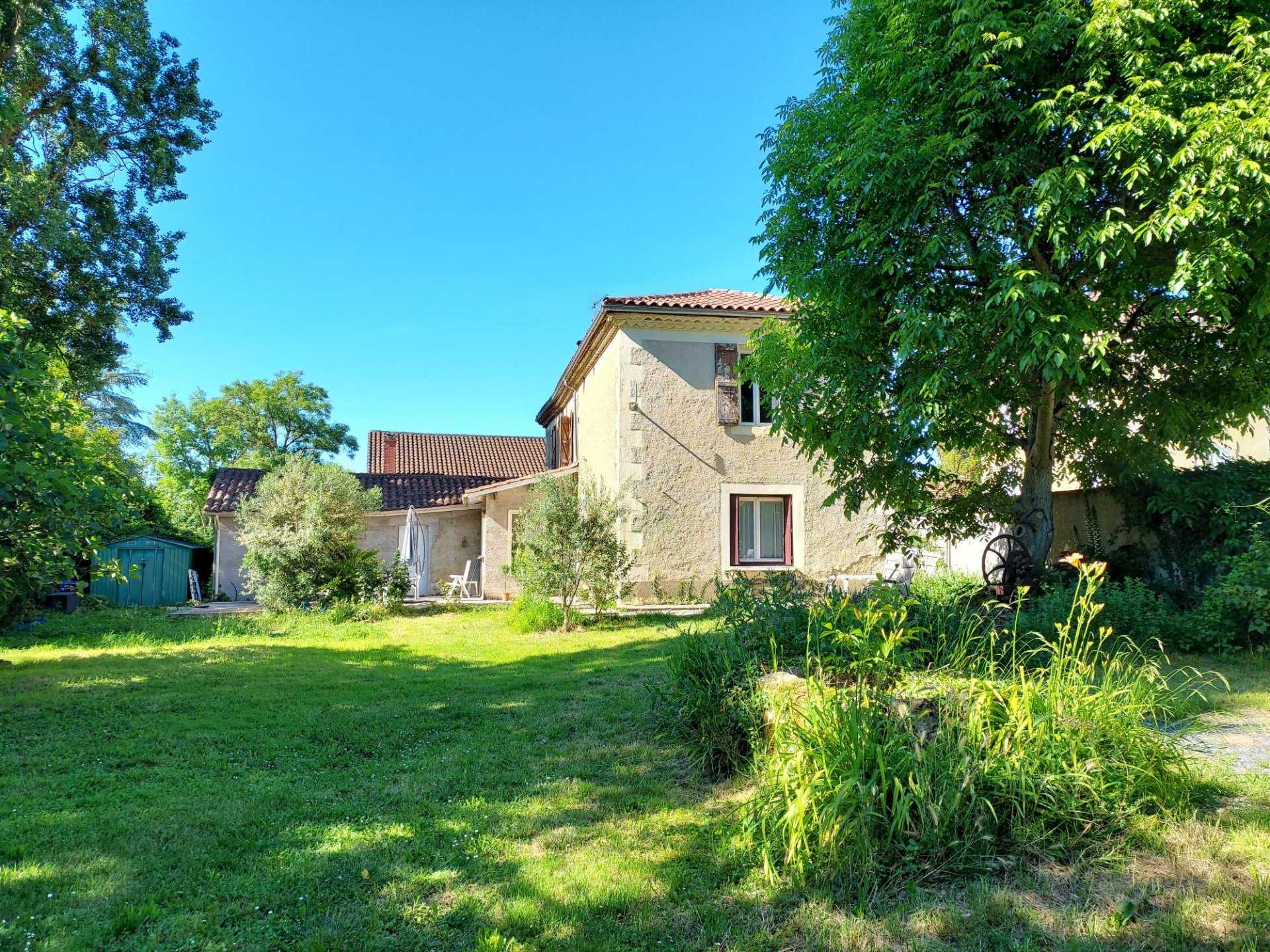 Flere huse i Auch, Occitanie 10816116