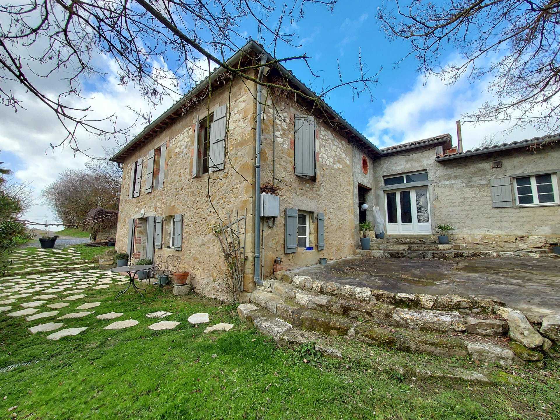 Dom w Castelnau-Barbarens, Occitanie 10816118