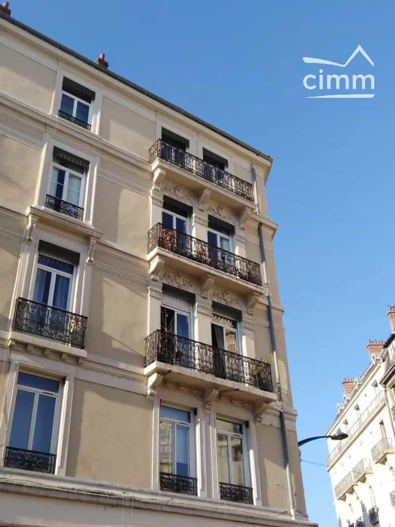 Condominium in Grenoble, Isère 10816196