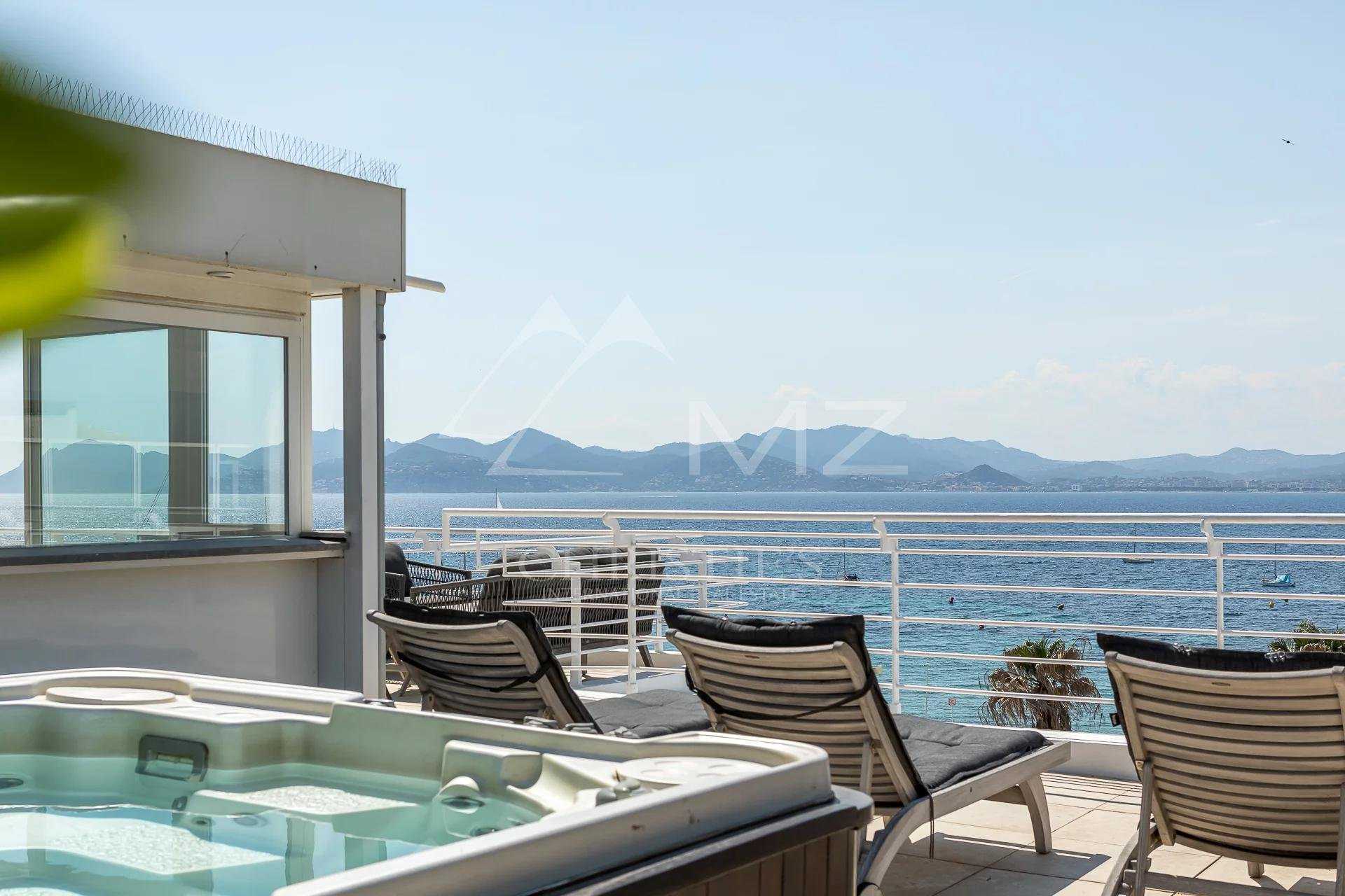 Condominium in Cannes, Provence-Alpes-Cote d'Azur 10816202