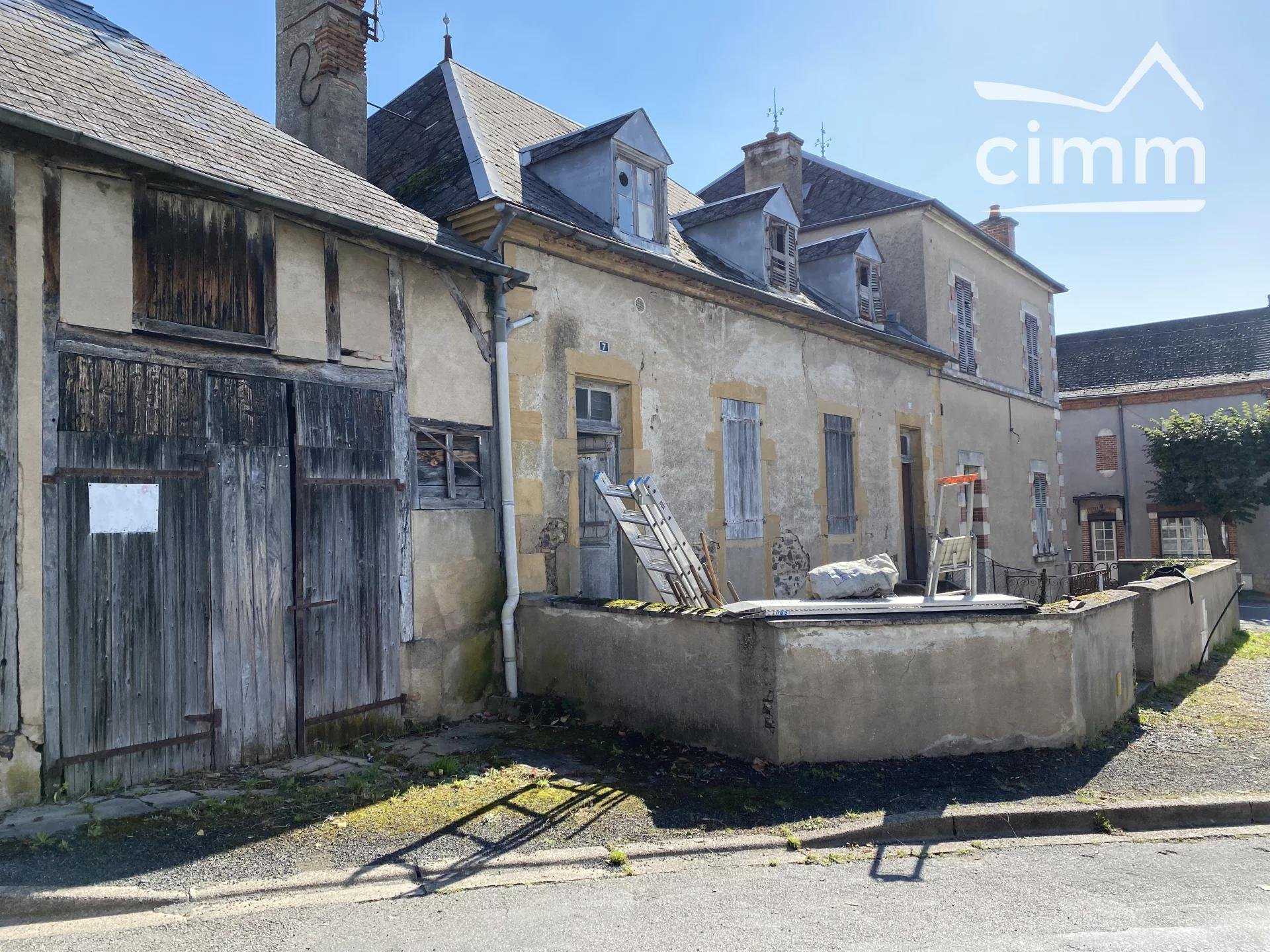 Beberapa Rumah di Bourbon-Lancy, Bourgogne-Franche-Comte 10816346