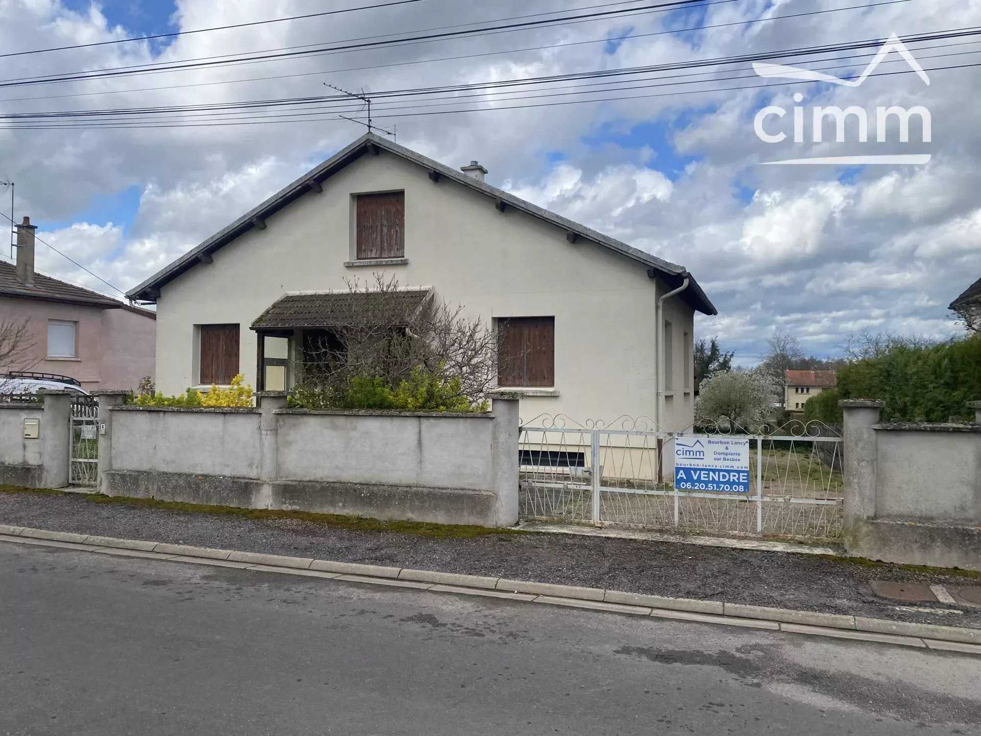 casa no Dompierre-sur-Besbre, Auvérnia-Ródano-Alpes 10816436