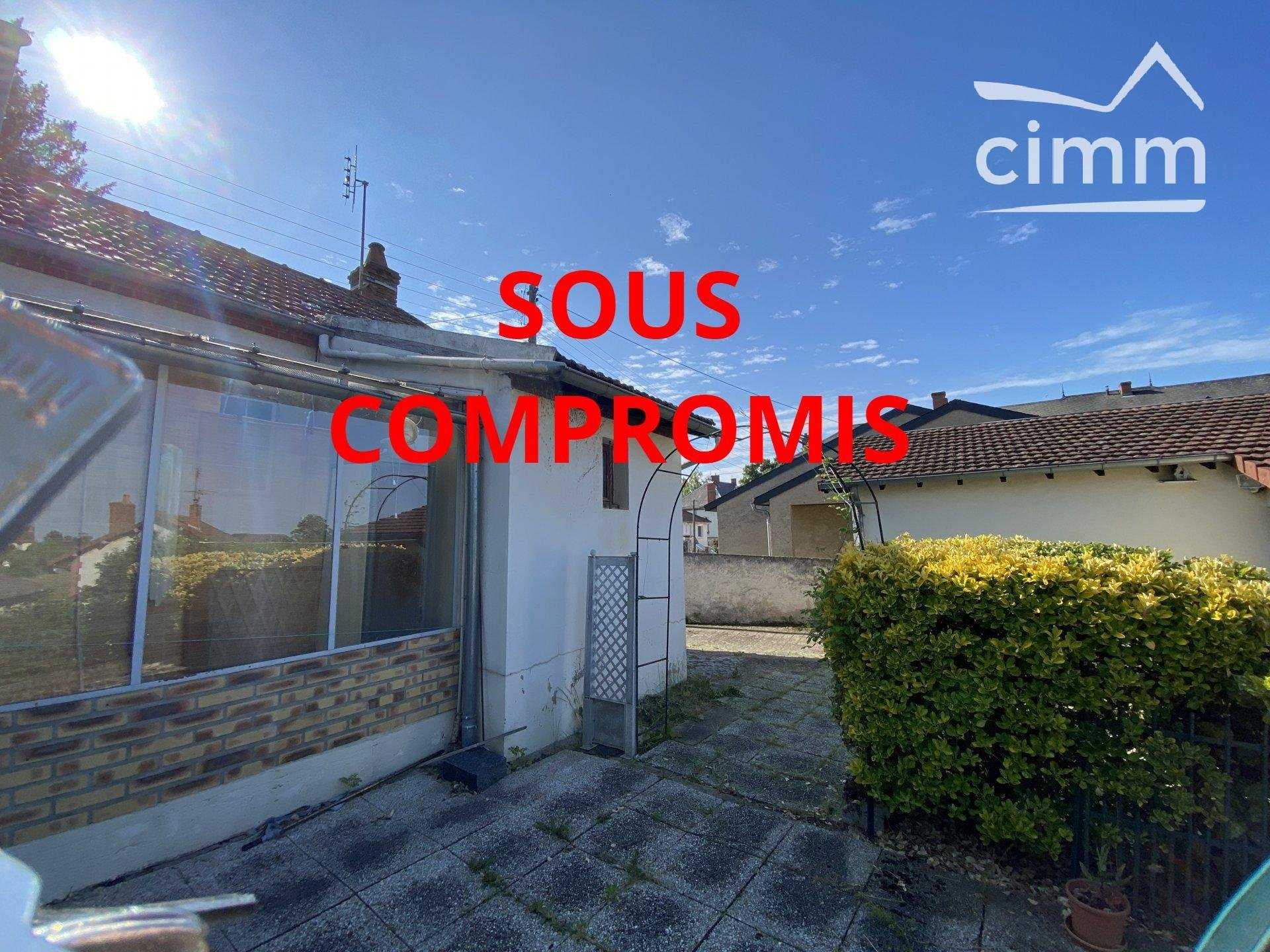 Multiple Houses in Bourbon-Lancy, Bourgogne-Franche-Comte 10816445