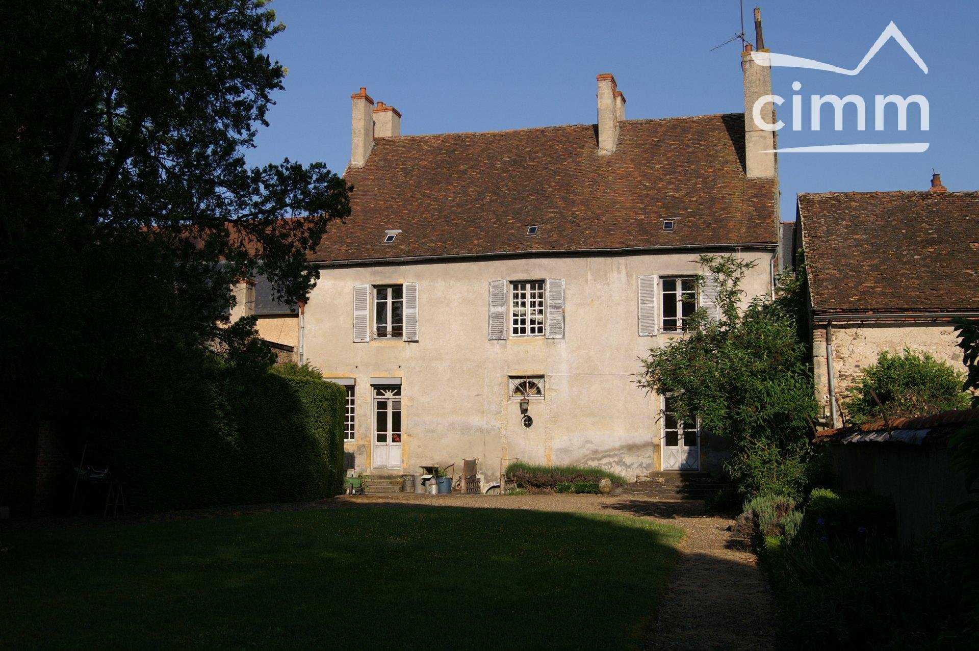 Beberapa Rumah di Bourbon-Lancy, Bourgogne-Franche-Comte 10816451