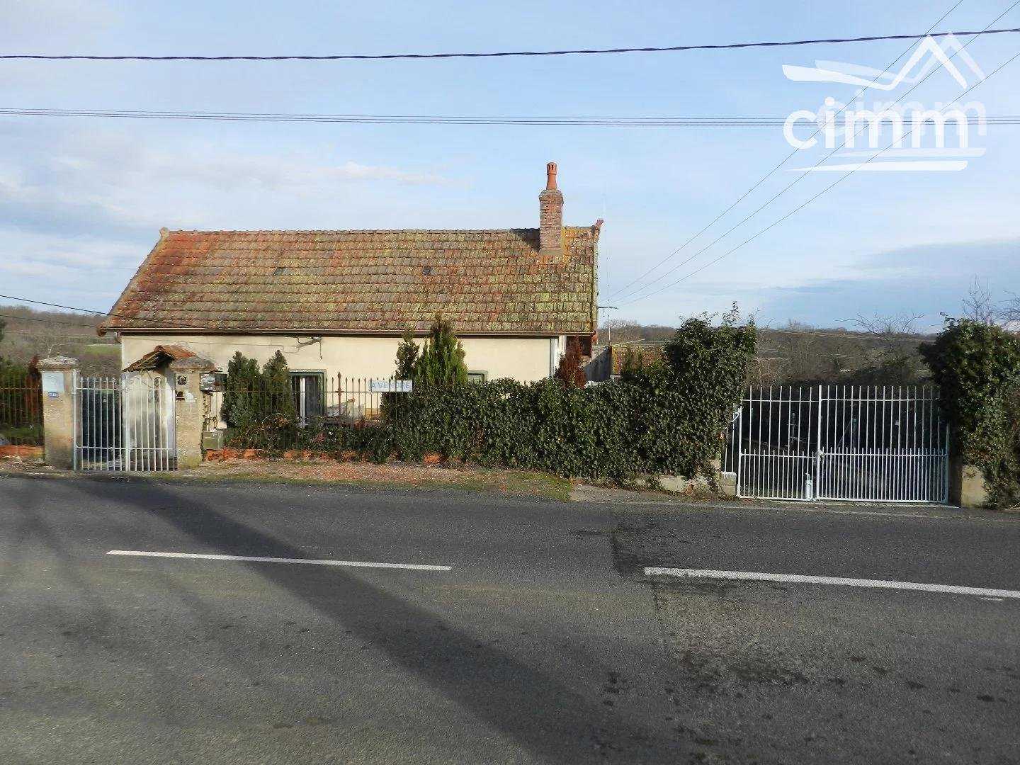 жилой дом в Dompierre-sur-Besbre, Allier 10816463