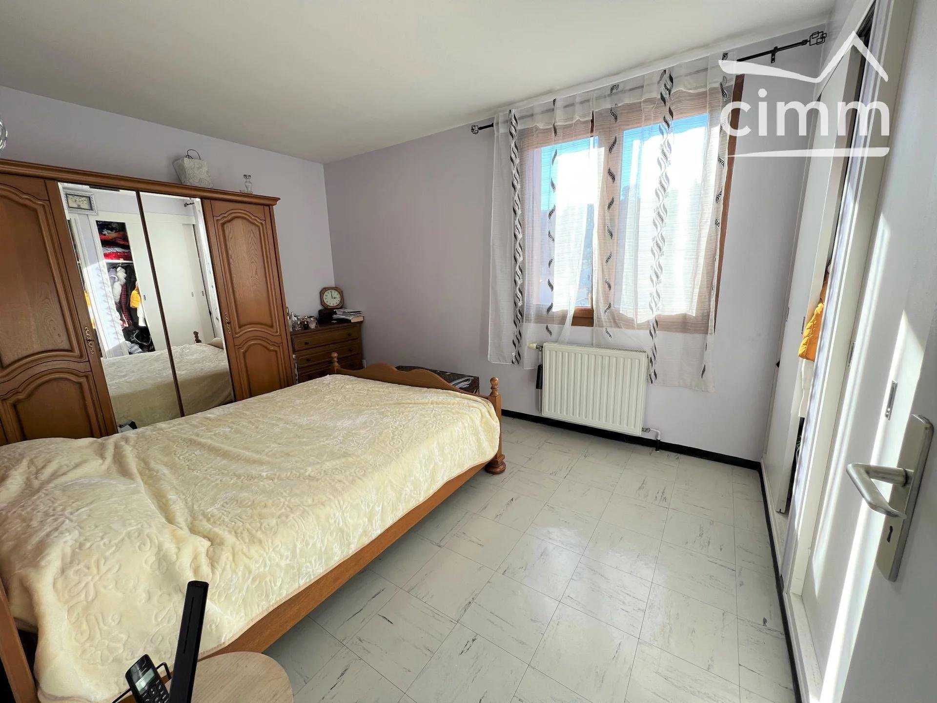 Condominium in Sisteron, Provence-Alpes-Cote d'Azur 10816571