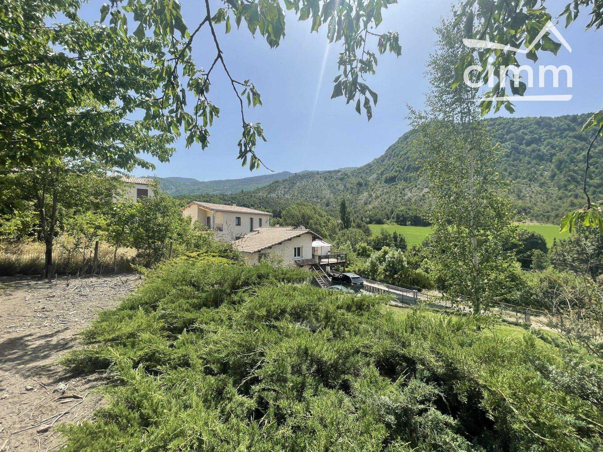 Residential in Curbans, Alpes-de-Haute-Provence 10816637