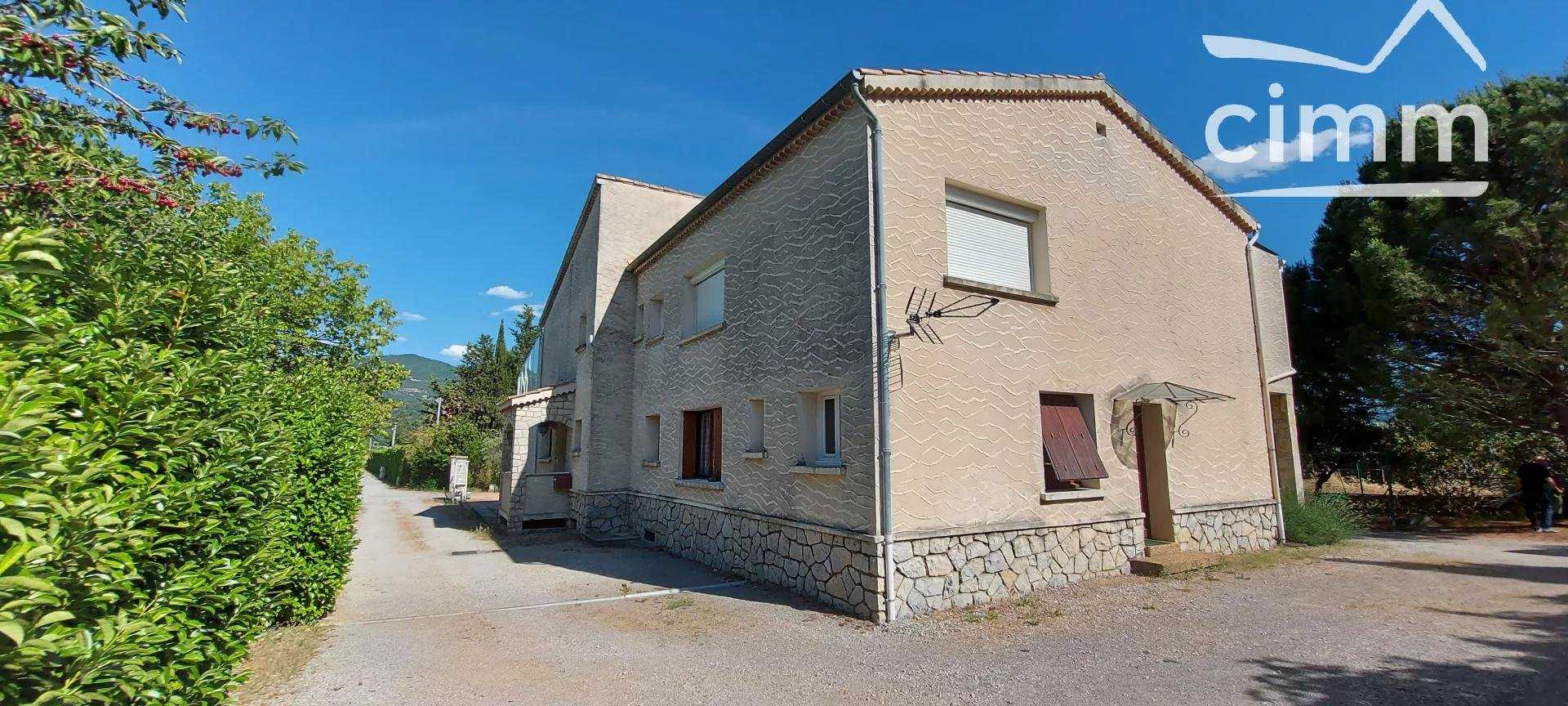 Résidentiel dans Château-Arnoux-Saint-Auban, Alpes-de-Haute-Provence 10816652