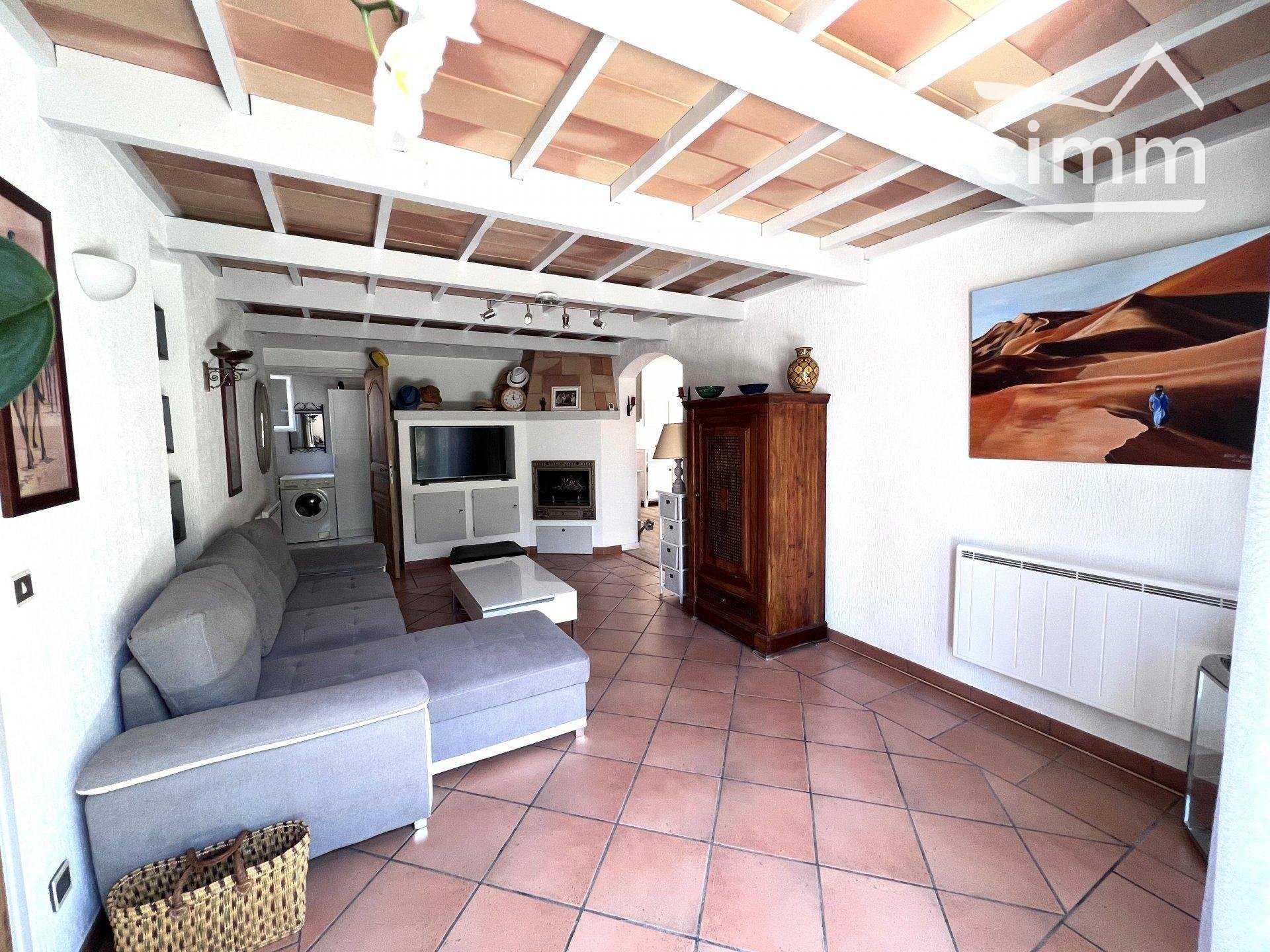 Talo sisään L'Escale, Provence-Alpes-Cote d'Azur 10816654