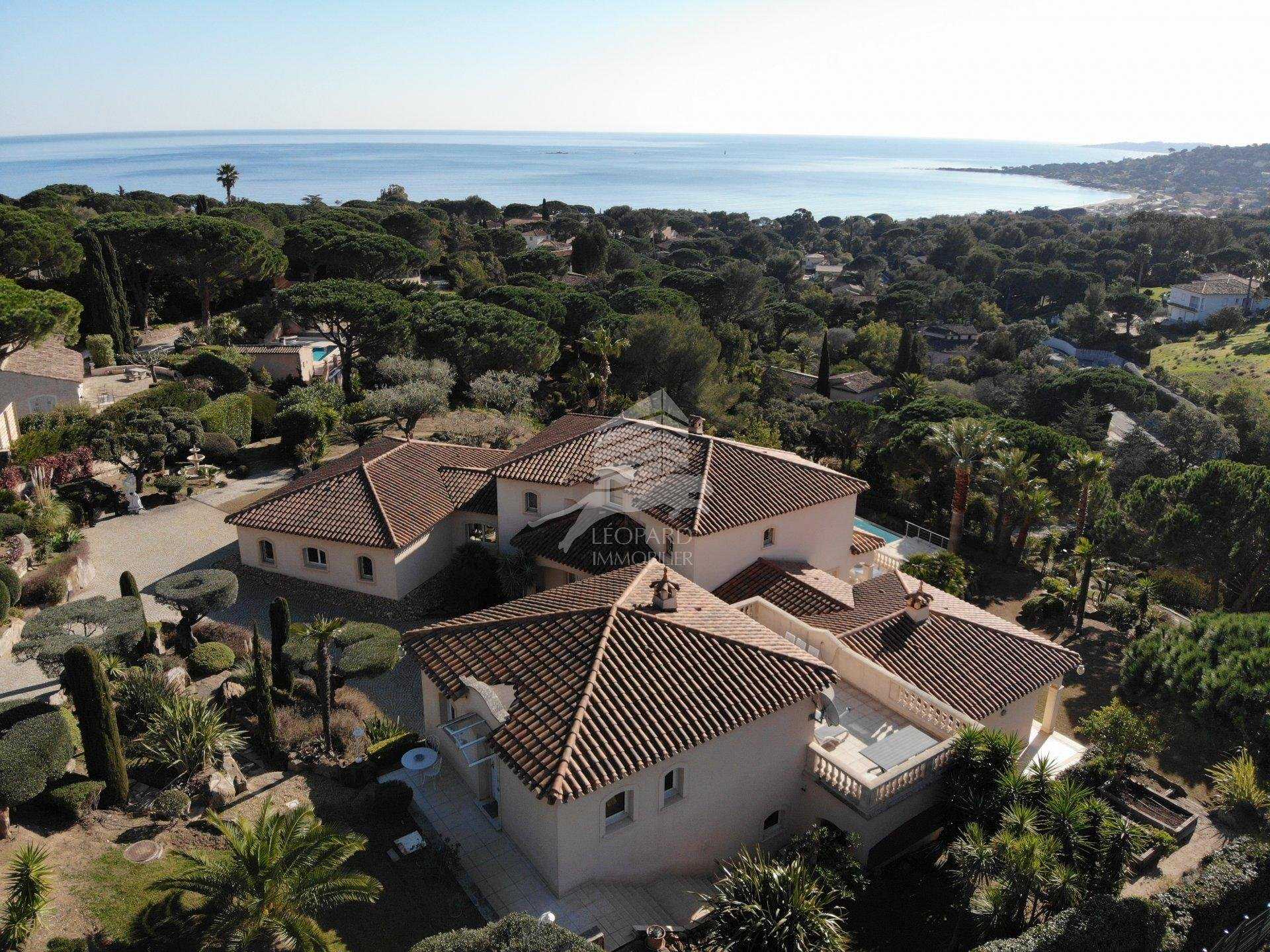 Rumah di Sainte-Maxime, Provence-Alpes-Cote d'Azur 10816792