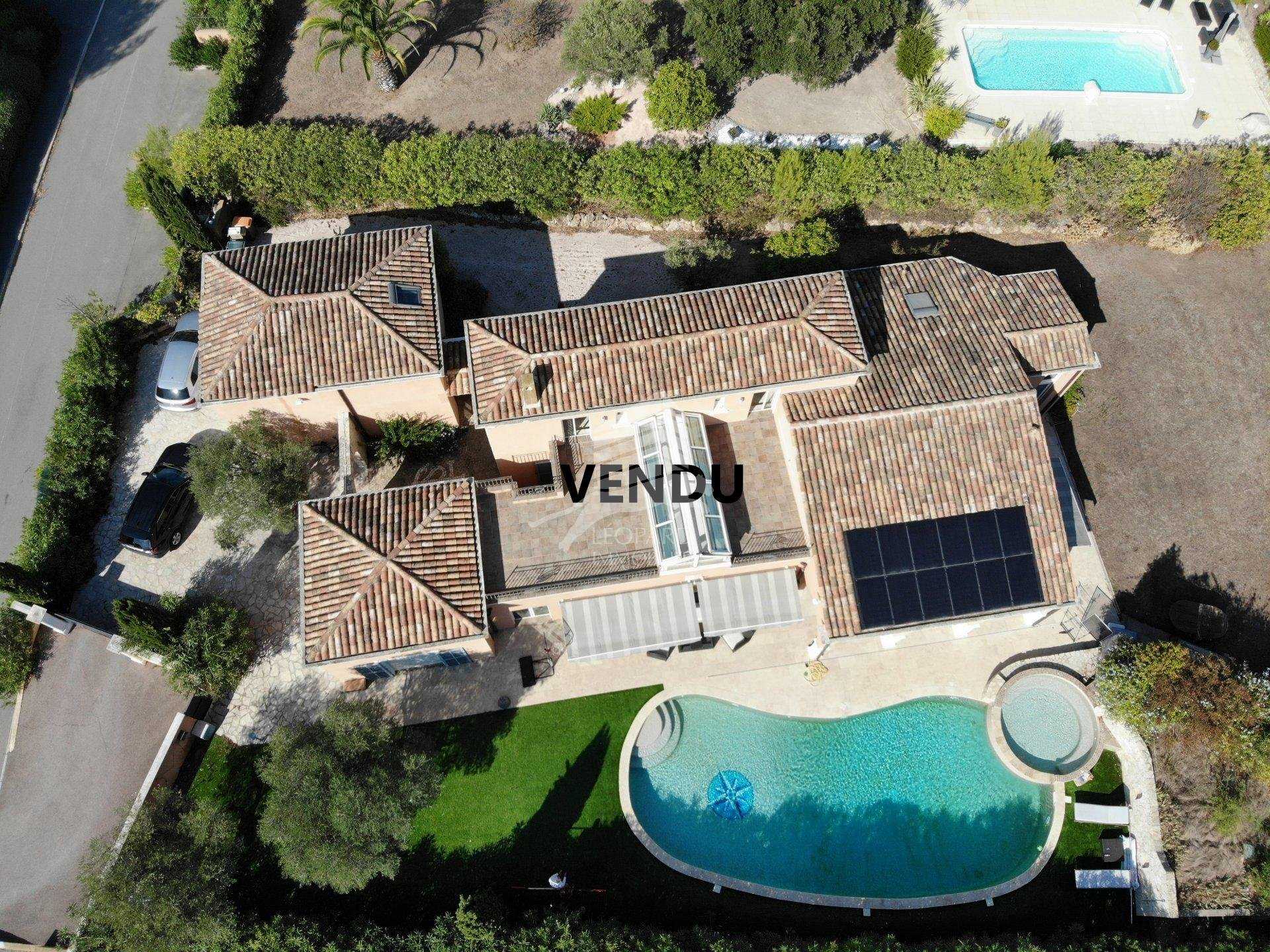Rumah di Valescure, Provence-Alpes-Cote d'Azur 10816798