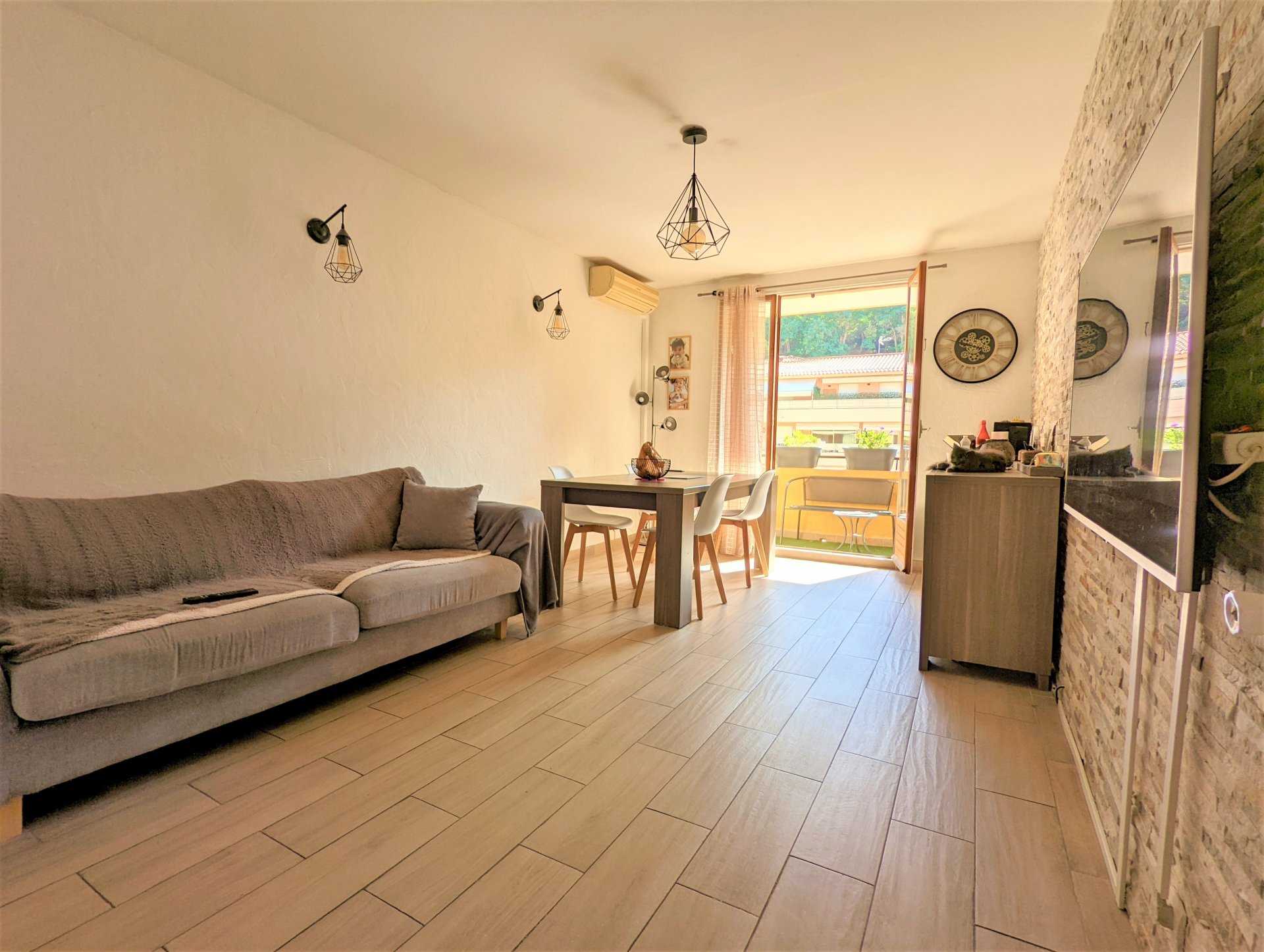 公寓 在 Cabrolles, Provence-Alpes-Cote d'Azur 10816803