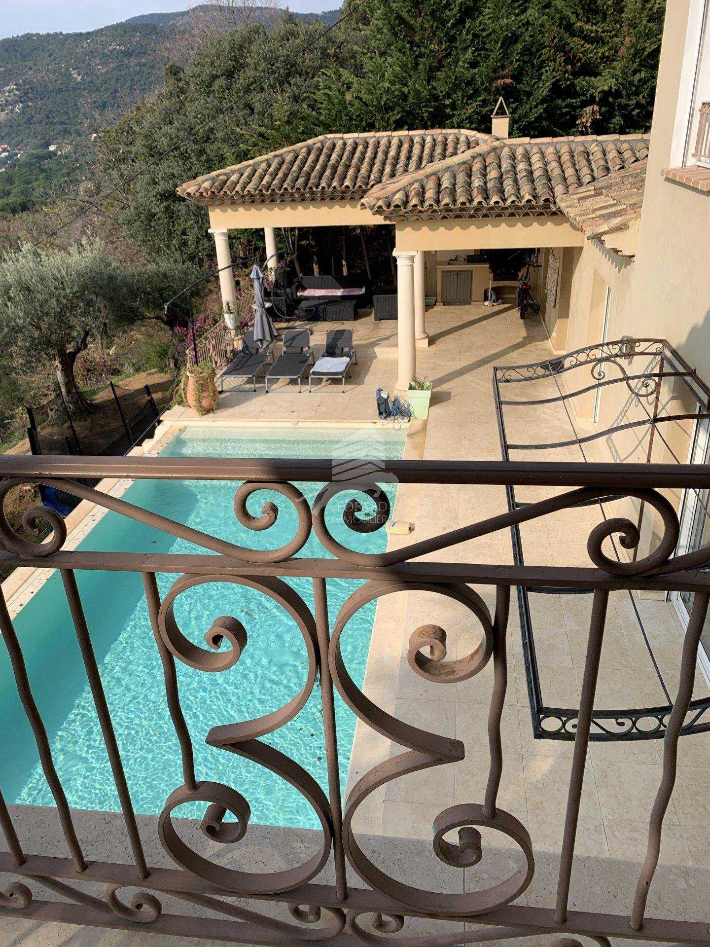 Rumah di Le Plan-de-la-Tour, Provence-Alpes-Cote d'Azur 10816804